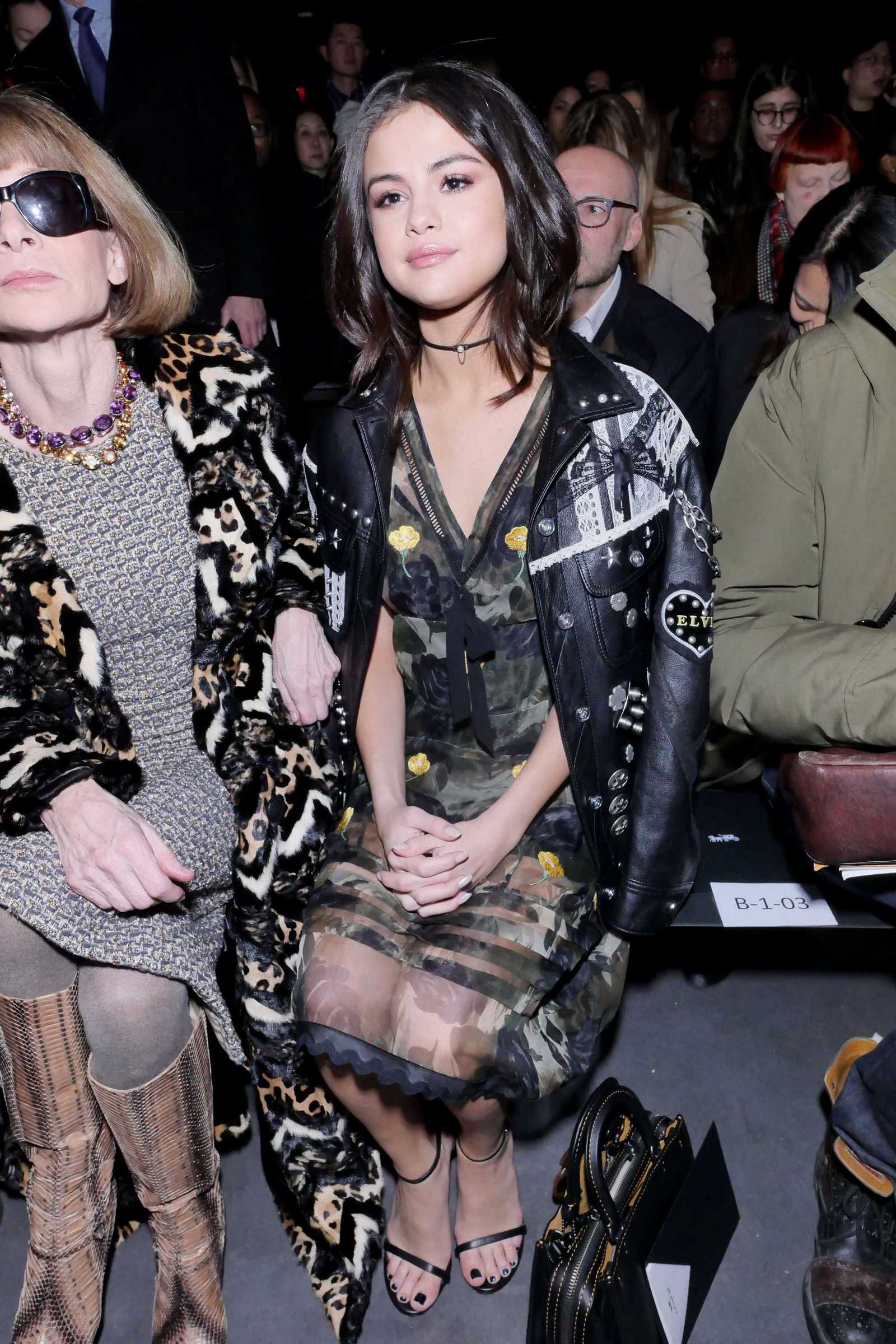 Selena_Gomez_-__NYFW_Coach_FallWinter_2017_Fashion_Show_on_Feb_14-06.jpg