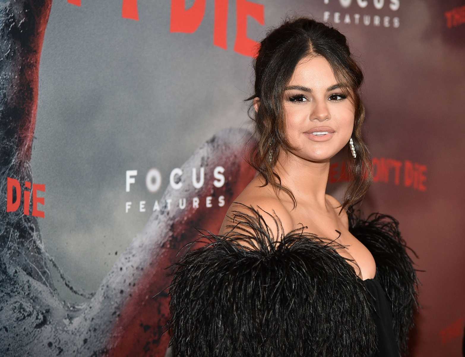 Selena_Gomez_-__The_Dead_Don_t_Die__film_premiere_at_the_MoMa_in_New_York_28June_102C_201929-15.jpg