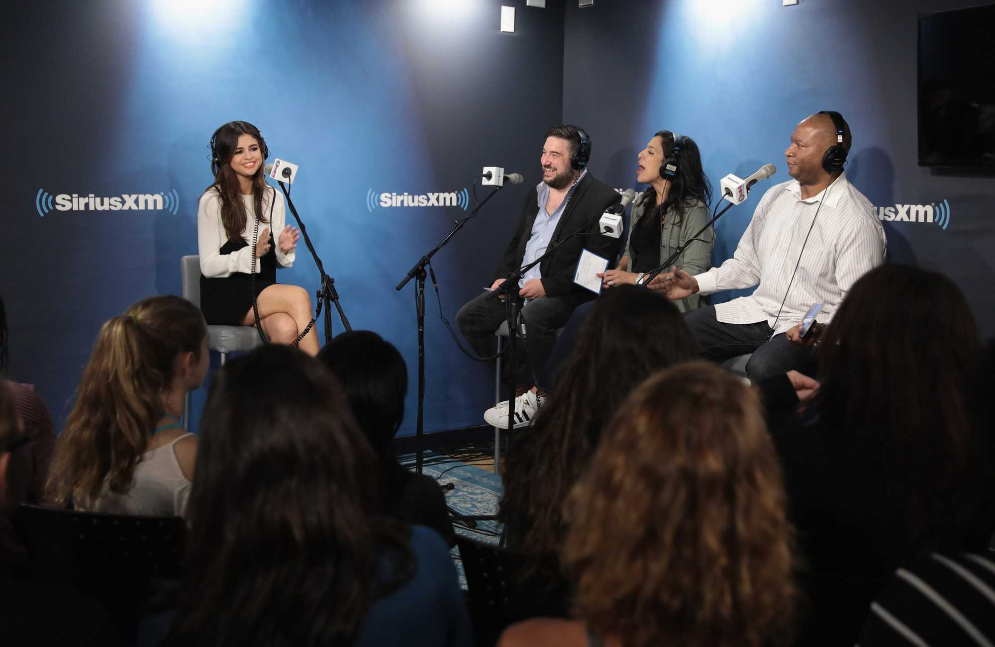 Selena_Gomez_-__The_Morning_Mash_Up__on_SiriusXM_Hits_1_Channel_in_New_York_on_June_5-05.jpg