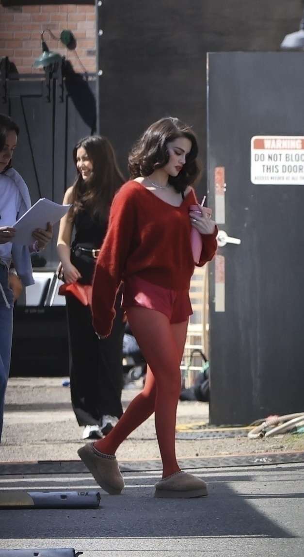 Selena_Gomez_-___fiance_Benny_Blanco_are_seen_on_set_in_Los_Angeles2C_California__02222025_04.jpg