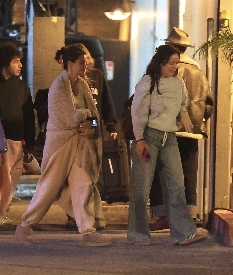 Selena_Gomez_-___fiance_Benny_Blanco_are_seen_on_set_in_Los_Angeles2C_California__02222025_06.jpg