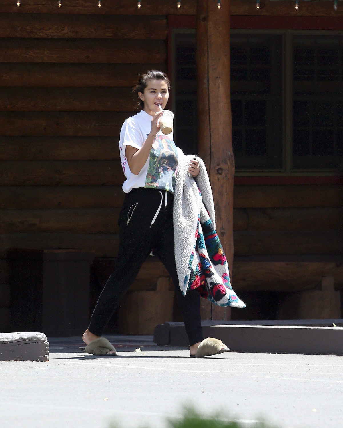 Selena_Gomez_-_and_rumored_new_boyfriend_Caleb_Stevens_28229.jpg