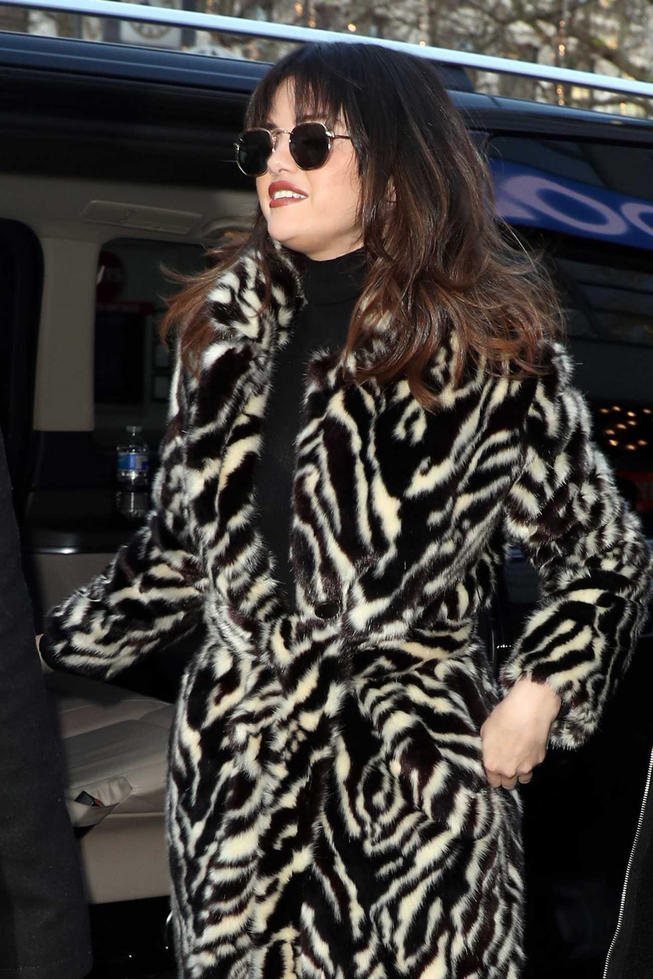 Selena_Gomez_-_arriving_at_Capital_Breakfast_Radio_Studios_in_London2C_England__12112019-03.jpg