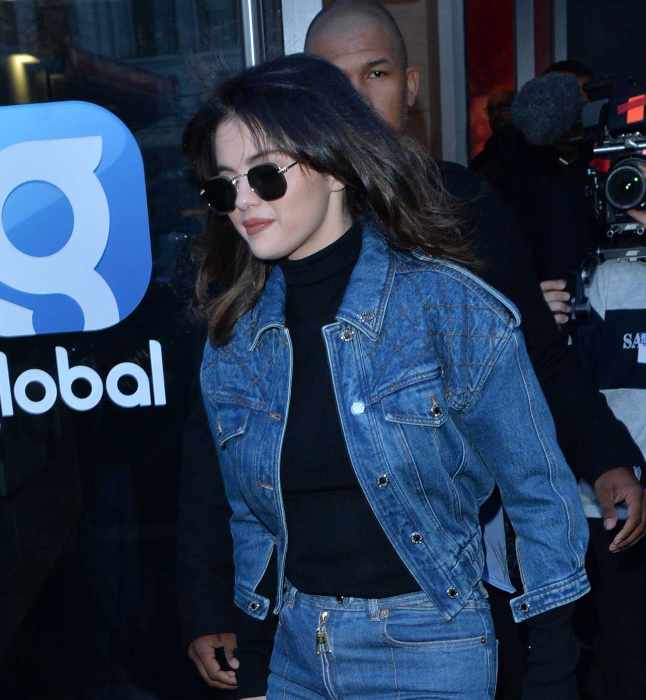 Selena_Gomez_-_arriving_at_Capital_Breakfast_Radio_Studios_in_London2C_England__12112019-06.jpg