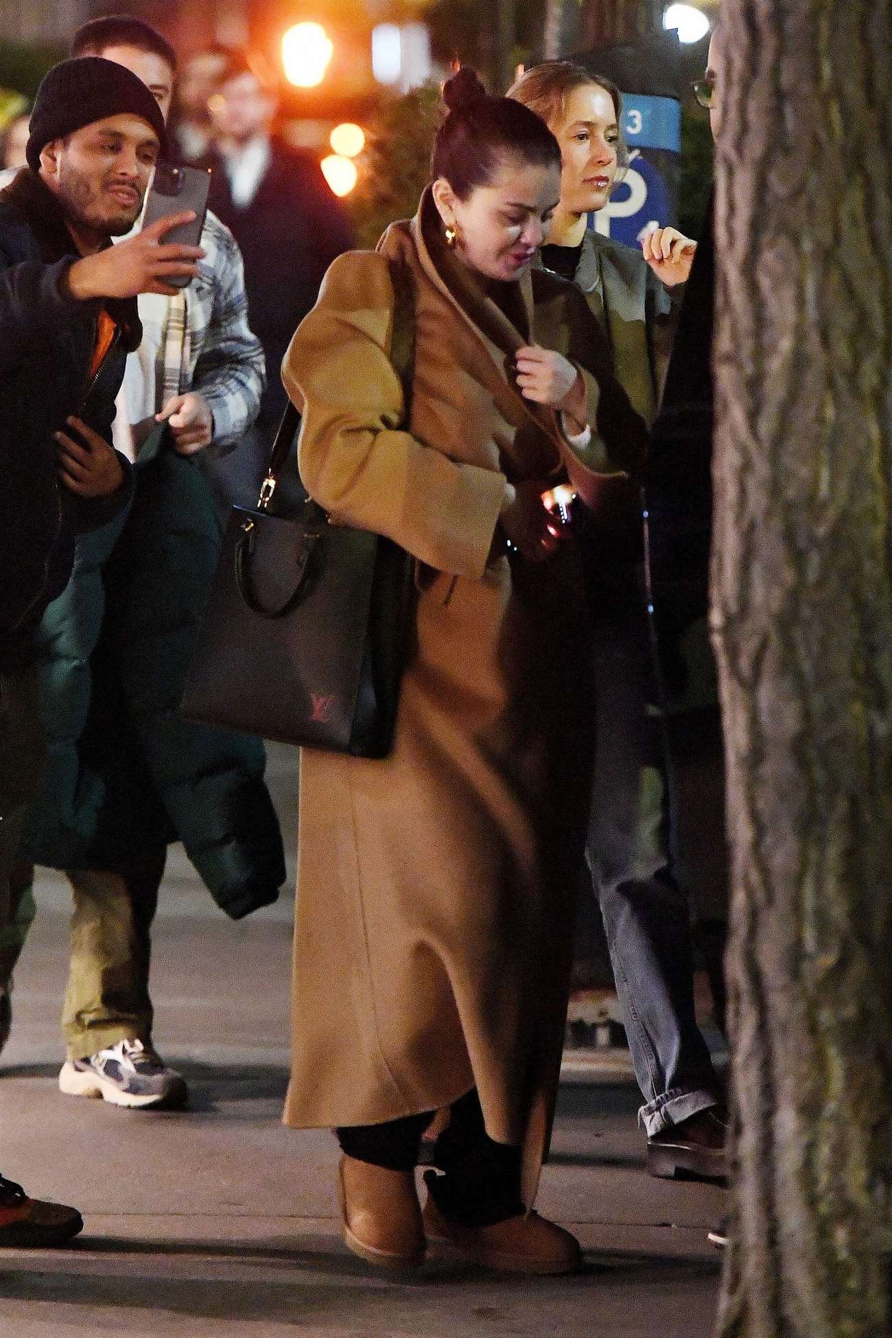 Selena_Gomez_-_at_Saint_Theo_s_Italian_restaurant_in_NEw_York2C_0309202302.jpg