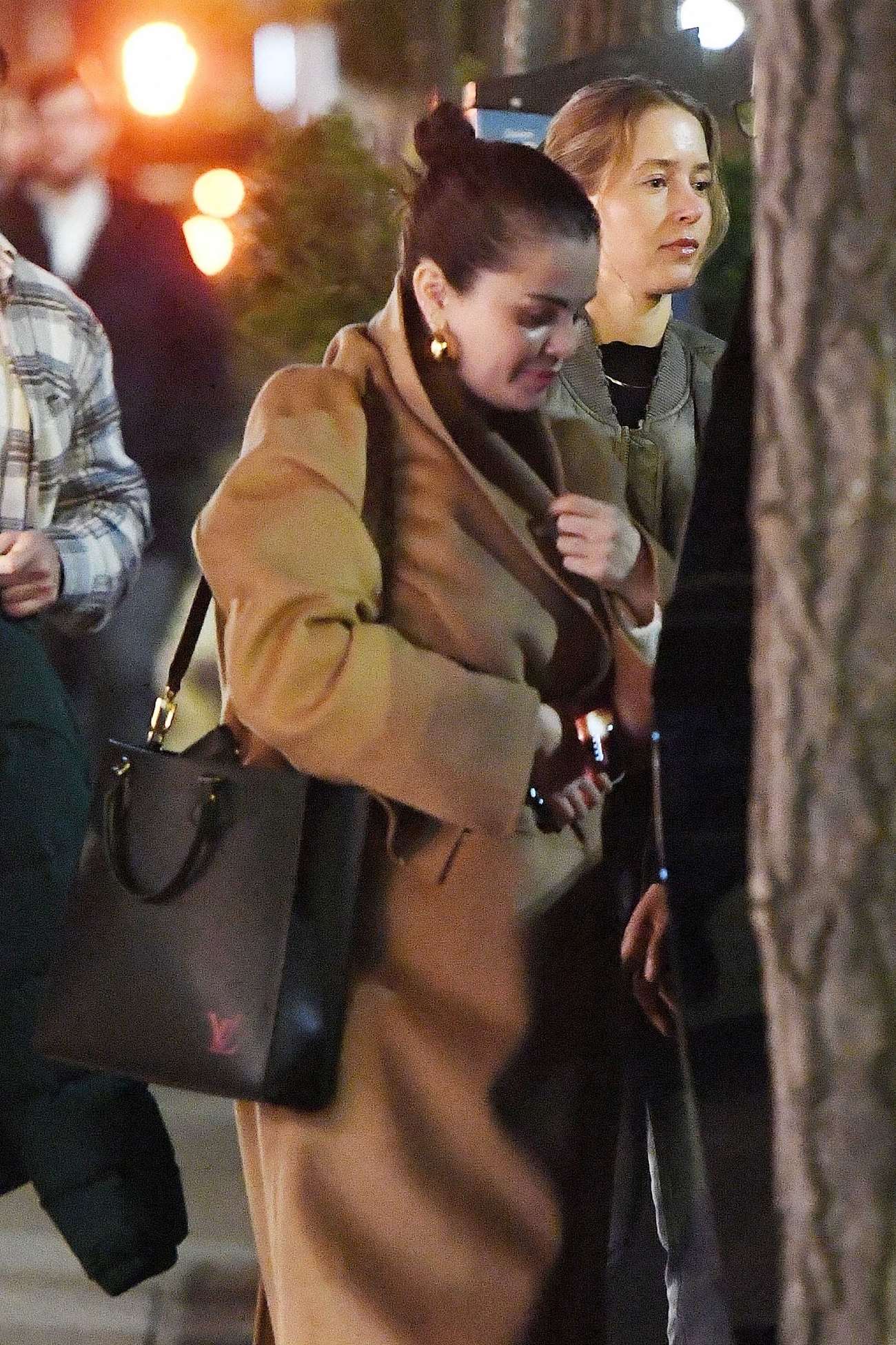 Selena_Gomez_-_at_Saint_Theo_s_Italian_restaurant_in_NEw_York2C_0309202303.jpg