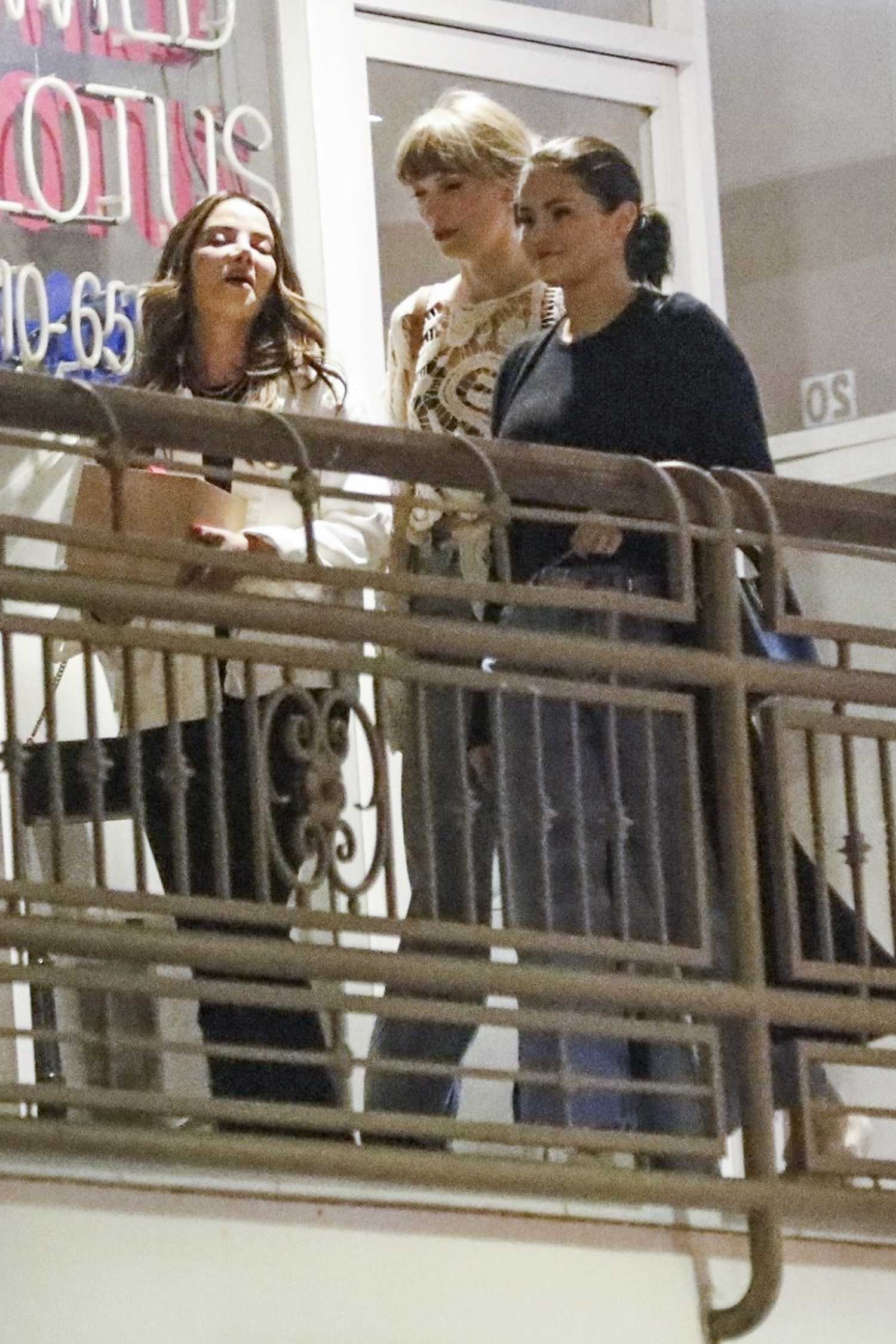 Selena_Gomez_-_at_Sushi_Park_in_West_Hollywood2C_California__1019202309.jpg