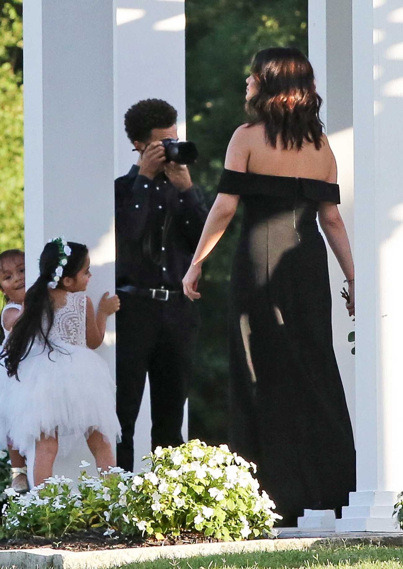 Selena_Gomez_-_at_her_cousin_s_lavish_wedding2C_Los_Angeles_07192019-04.jpg
