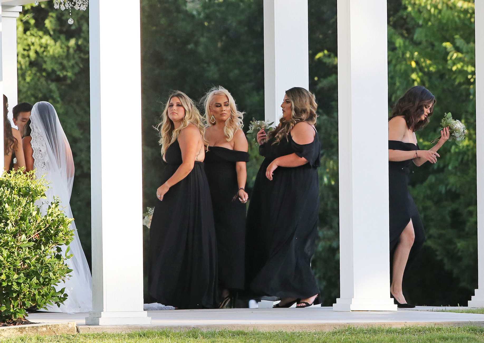 Selena_Gomez_-_at_her_cousin_s_lavish_wedding2C_Los_Angeles_07192019-06.jpg