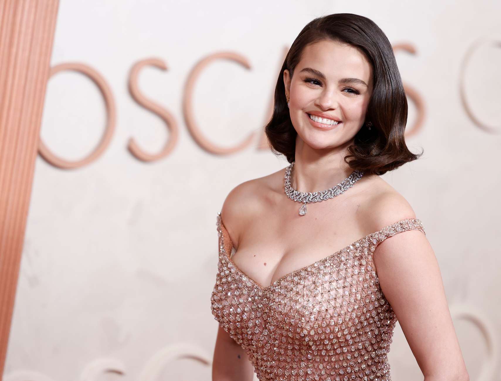 Selena_Gomez_-_at_the_97th_Annual_Academy_Awards_at_Dolby_Theatre_in_Hollywood2C_California_-_March_22C_2025_21.jpg