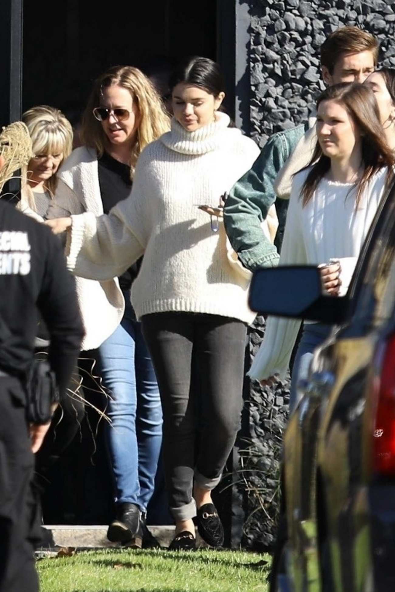 Selena_Gomez_-_attends_Sunday_church_services_ahead_of_the_New_Year2C_Irvine_12302018-02.jpg