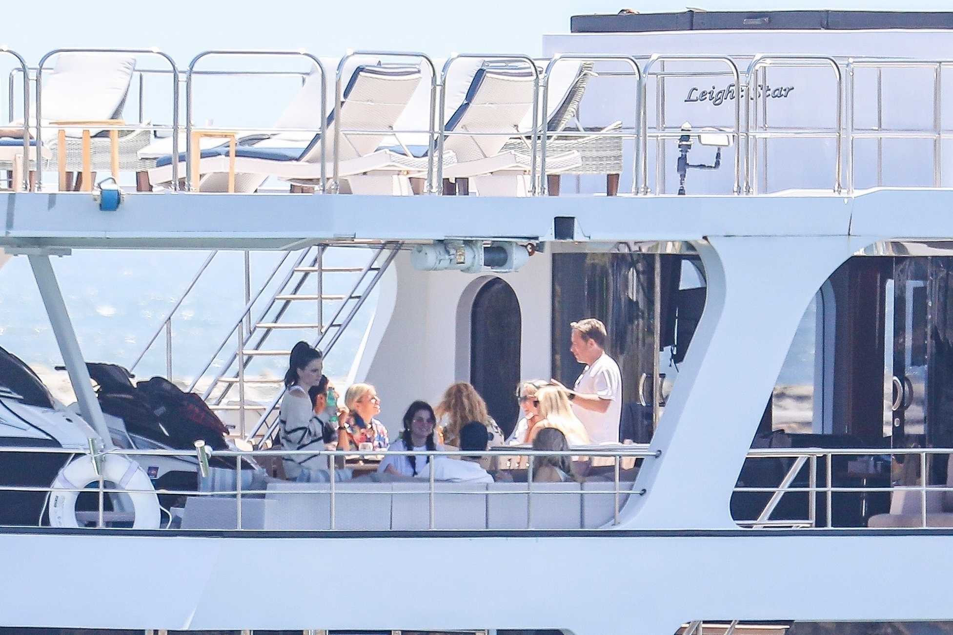 Selena_Gomez_-_celebrates_Memorial_Day_with_friends_aboard_a_luxury_yacht_in_Malibu2C_California__0531202220.jpg