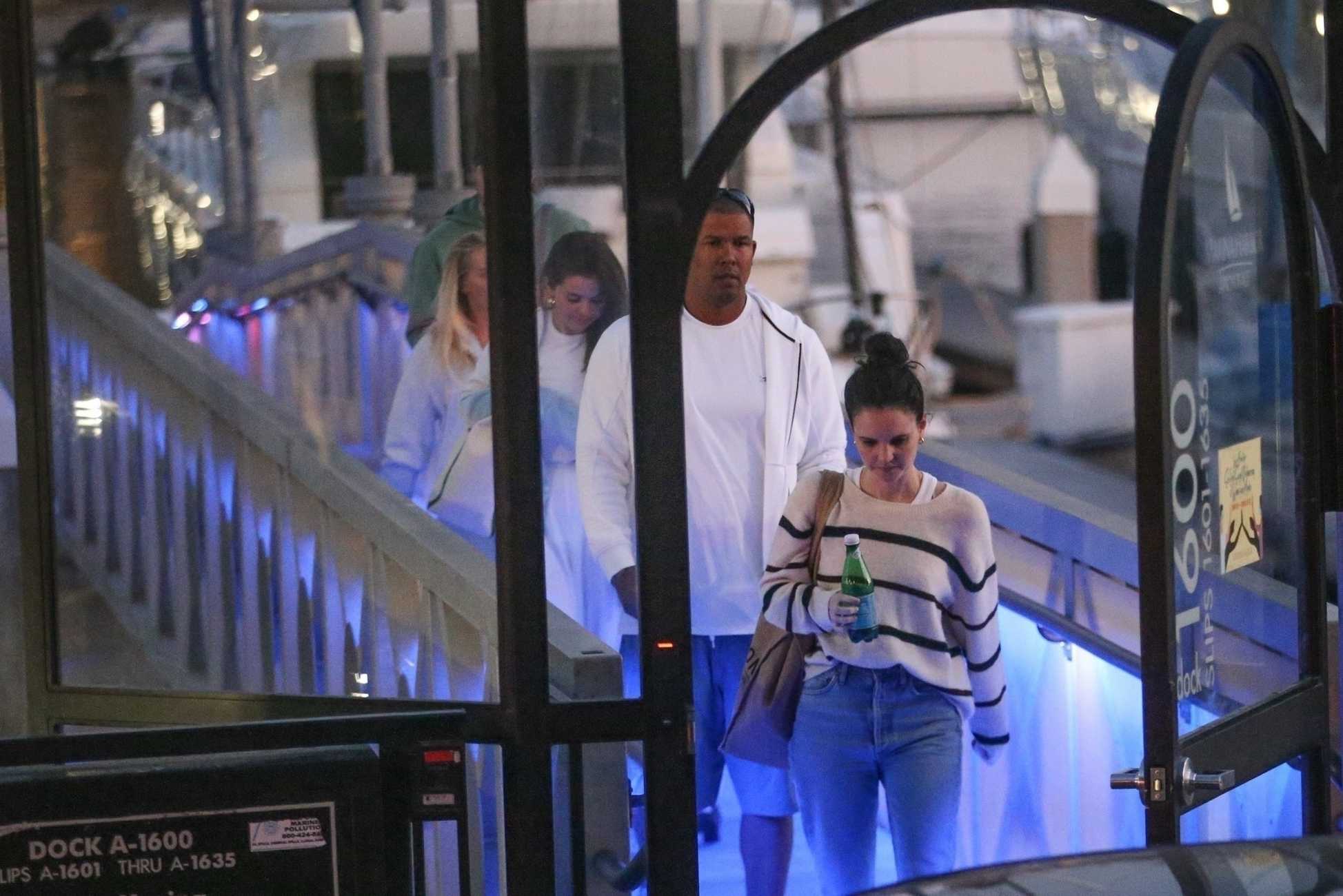 Selena_Gomez_-_celebrates_Memorial_Day_with_friends_aboard_a_luxury_yacht_in_Malibu2C_California__0531202222.jpg