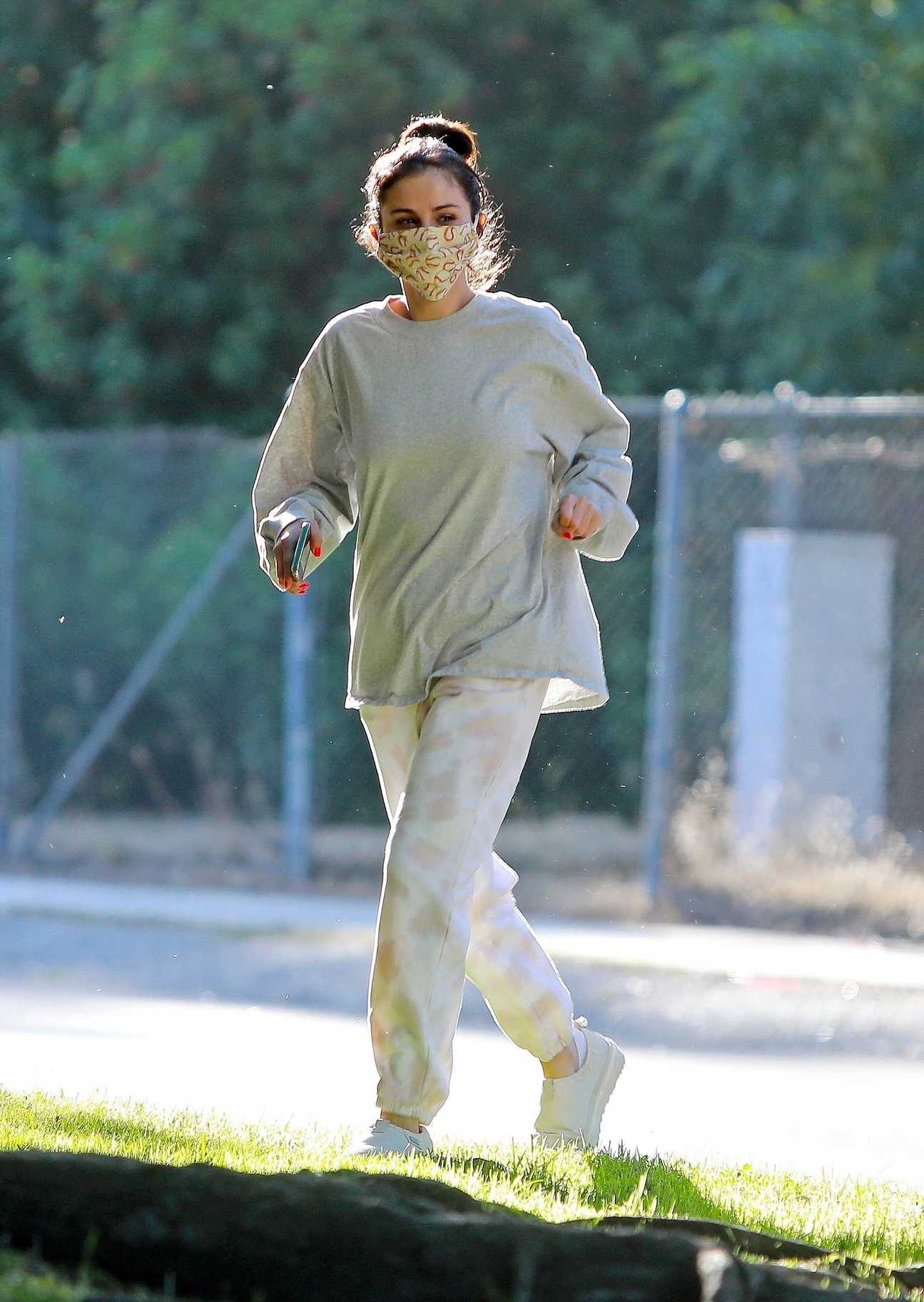 Selena_Gomez_-_goes_out_for_a_short_walk_with_a_friend_in_Los_Angeles2C_California__05152020-02.jpg