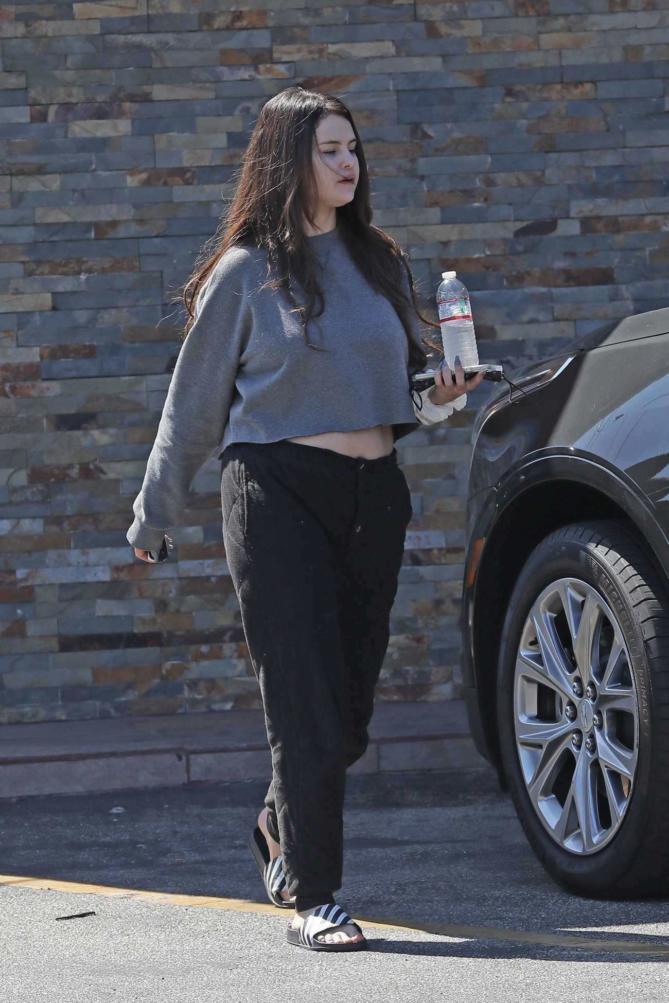 Selena_Gomez_-_grabs_a_Sundy_bite_at_Catus_Taqueria_in_Los_Angeles2C_California__09192021_00009.jpg