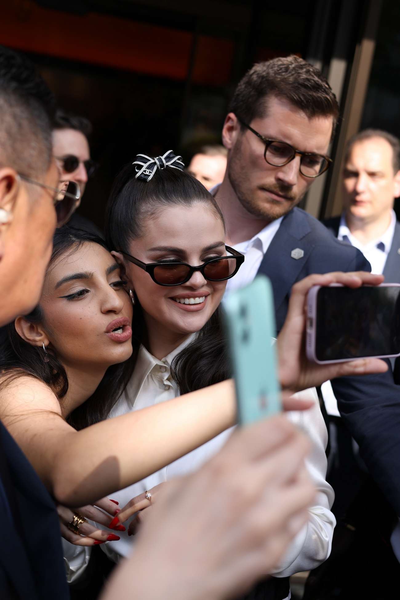 Selena_Gomez_-_greets_fans_after_her_Rare_beauty_event_at_the_Bulgari_Hotel_in_Paris2C_France__0609202307.jpg