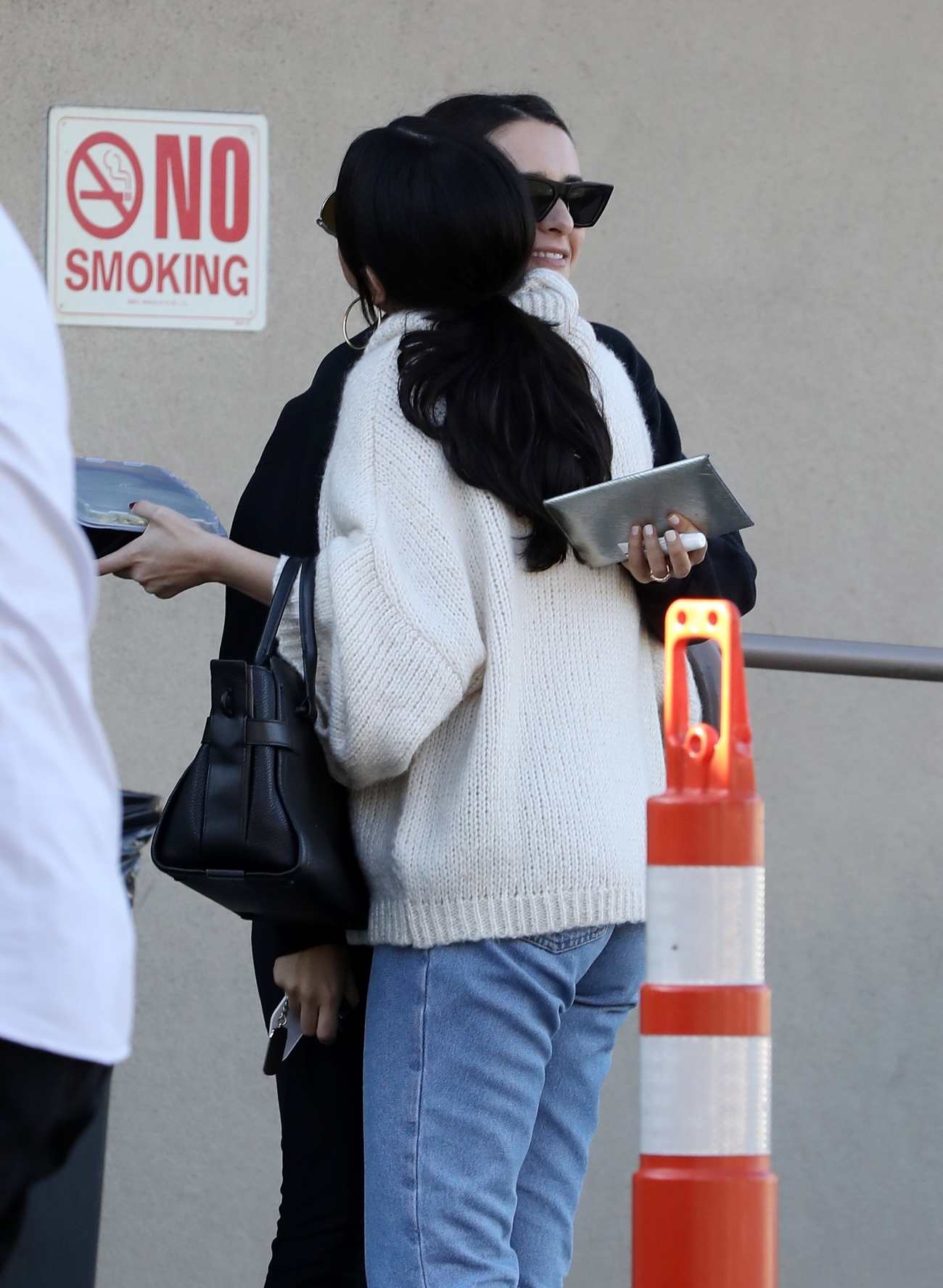 Selena_Gomez_-_has_lunch_at_Hugo_s_with_a_friend_on_New_Years_Eve2C_LA_12312018-03.jpg