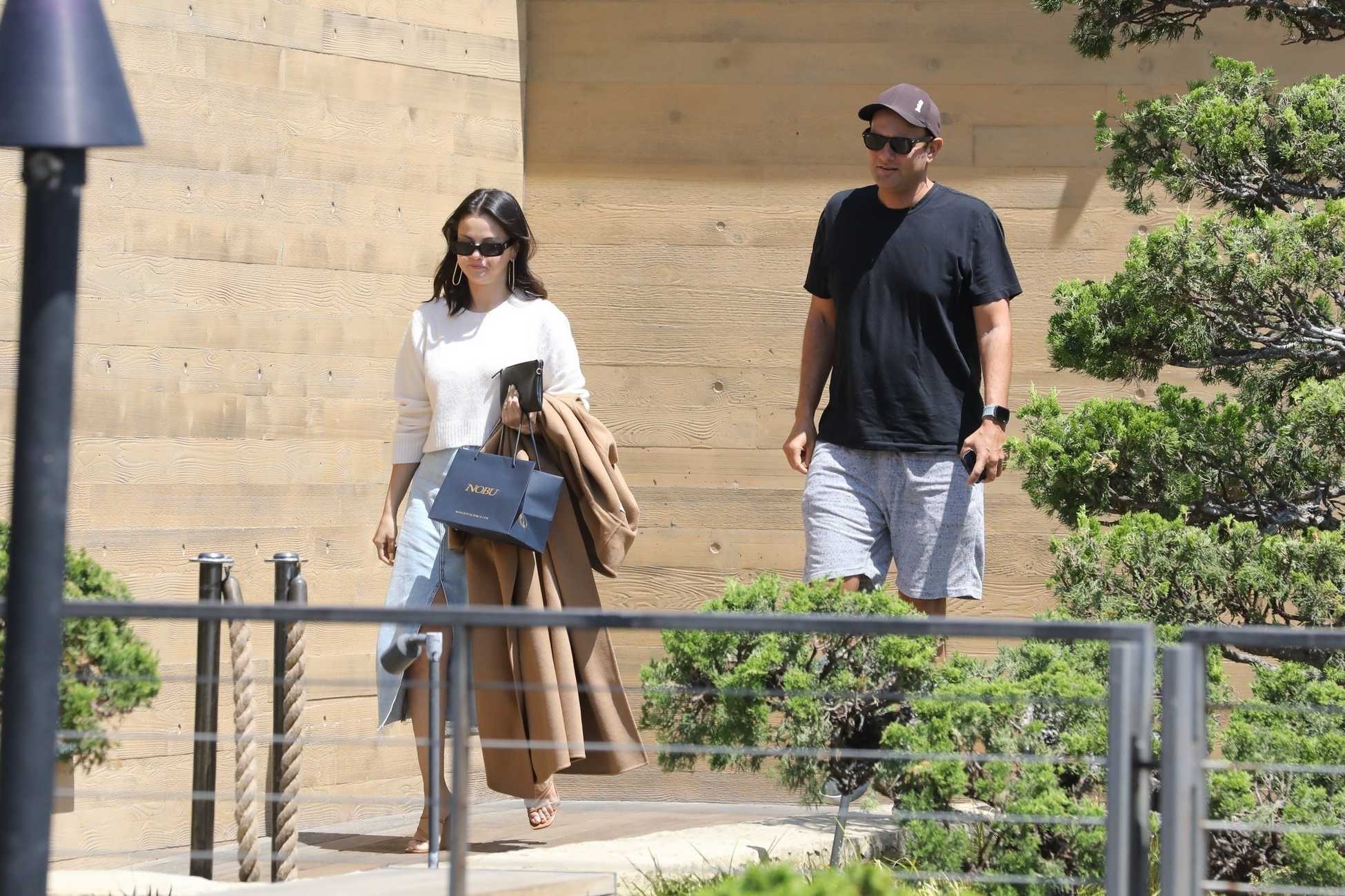 Selena_Gomez_-_hits_up_Nobu_for_lunch_in_Malibu2C_California__0821202203.jpg