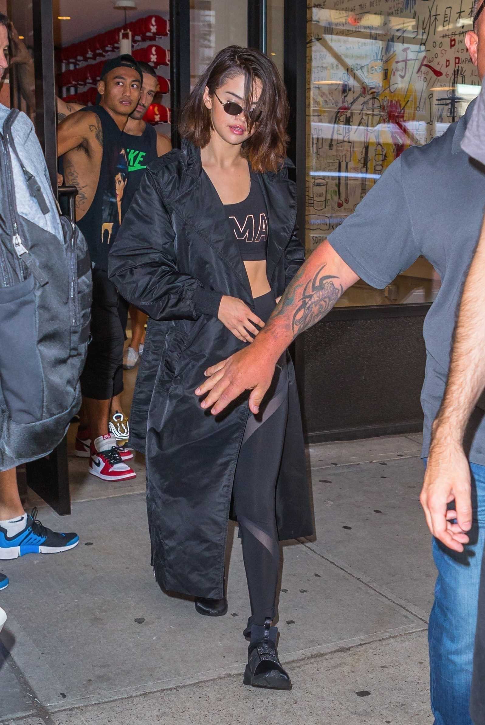 Selena_Gomez_-_in_NYC_on_September_28-11.jpg