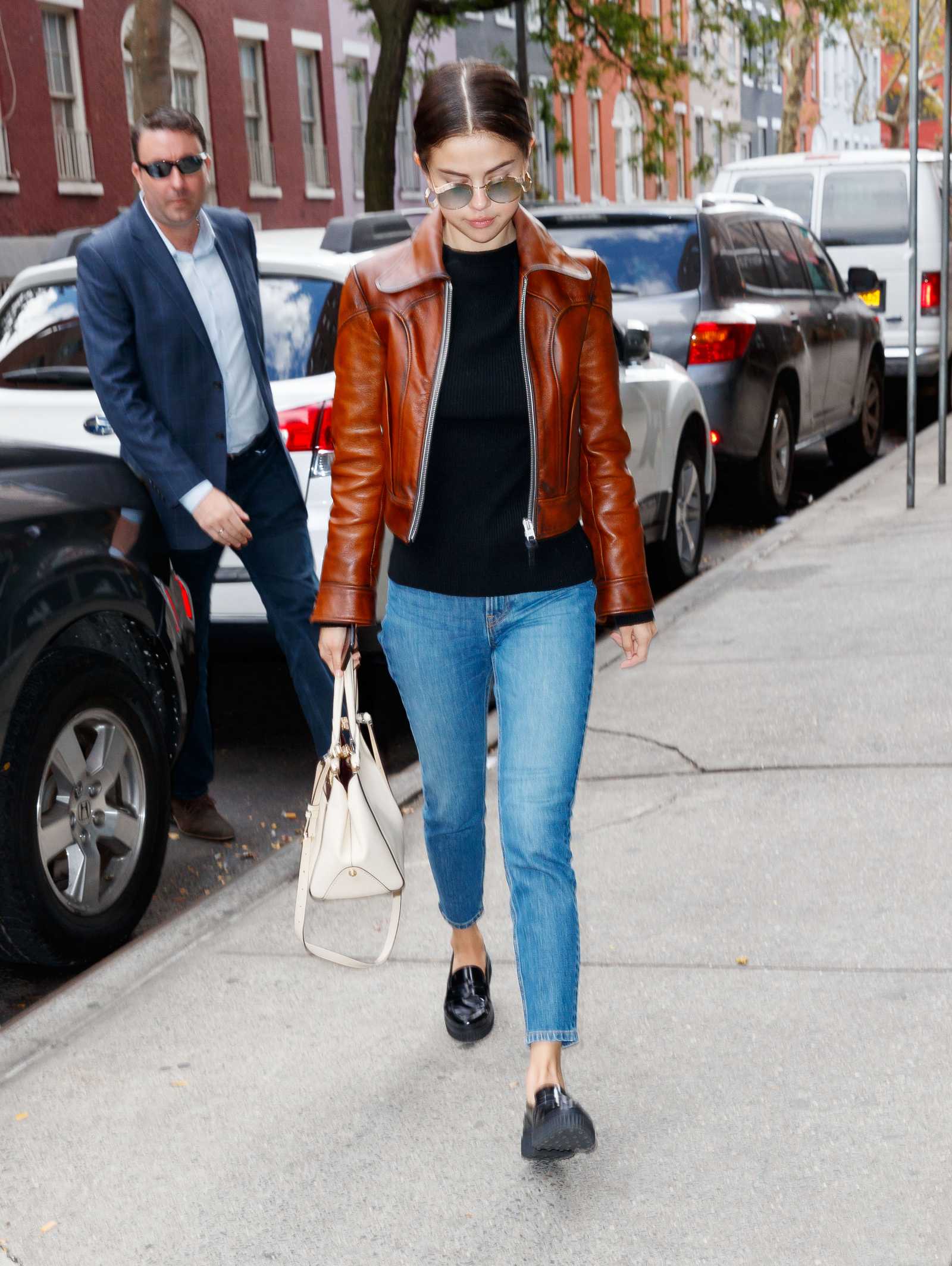 Selena_Gomez_-_in_NYC_on_September_30-04.jpg