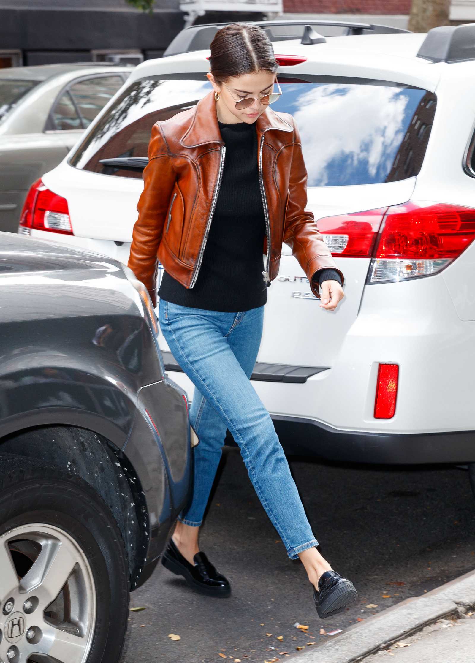 Selena_Gomez_-_in_NYC_on_September_30-05.jpg