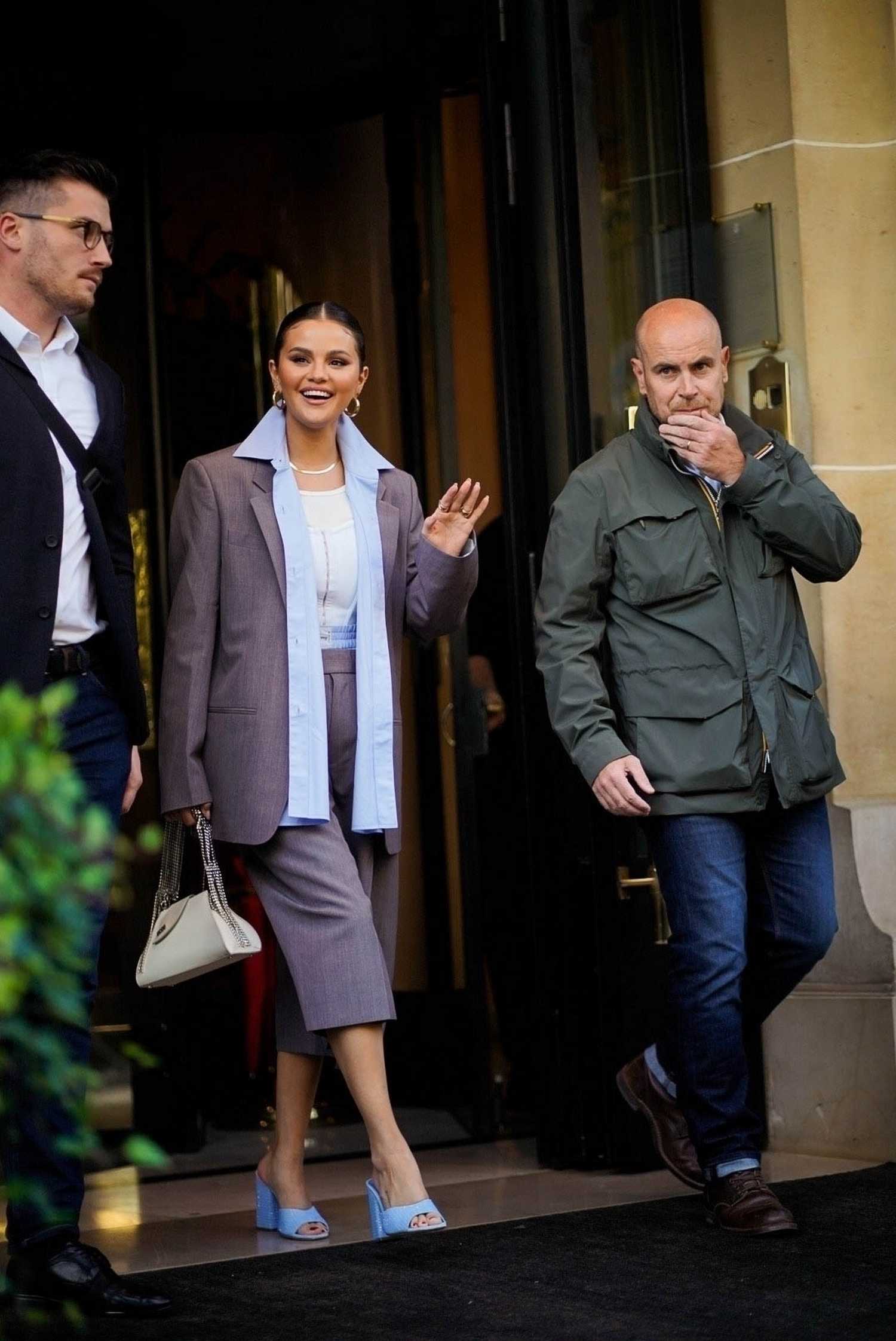 Selena_Gomez_-_is_all_smiles_as_she_waves_to_fans_as_she_exits_the_Hotel_Plaza_Athenee_in_Paris2C_France__0924202304.jpg