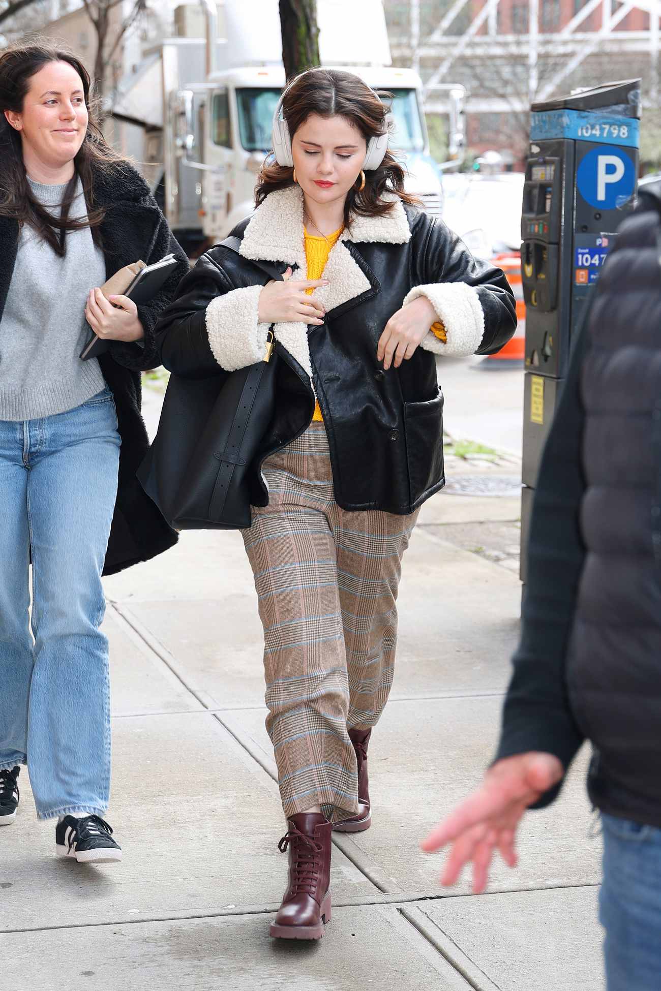 Selena_Gomez_-_is_seen_filming__Only_Murders_in_the_Building__in_Tribeca_on_April_122C_2024_in_New_York_City_11.jpg