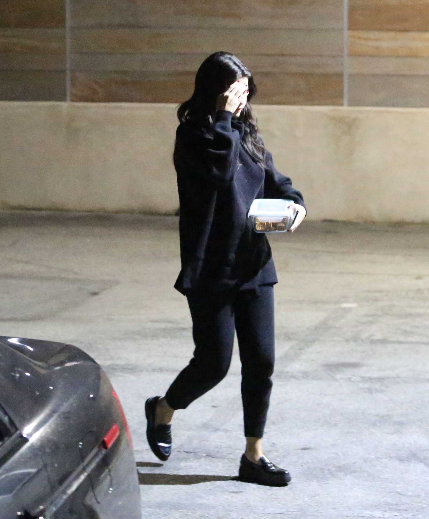 Selena_Gomez_-_night_out_in_Hollywood_-_December_192C_2018-01.jpg