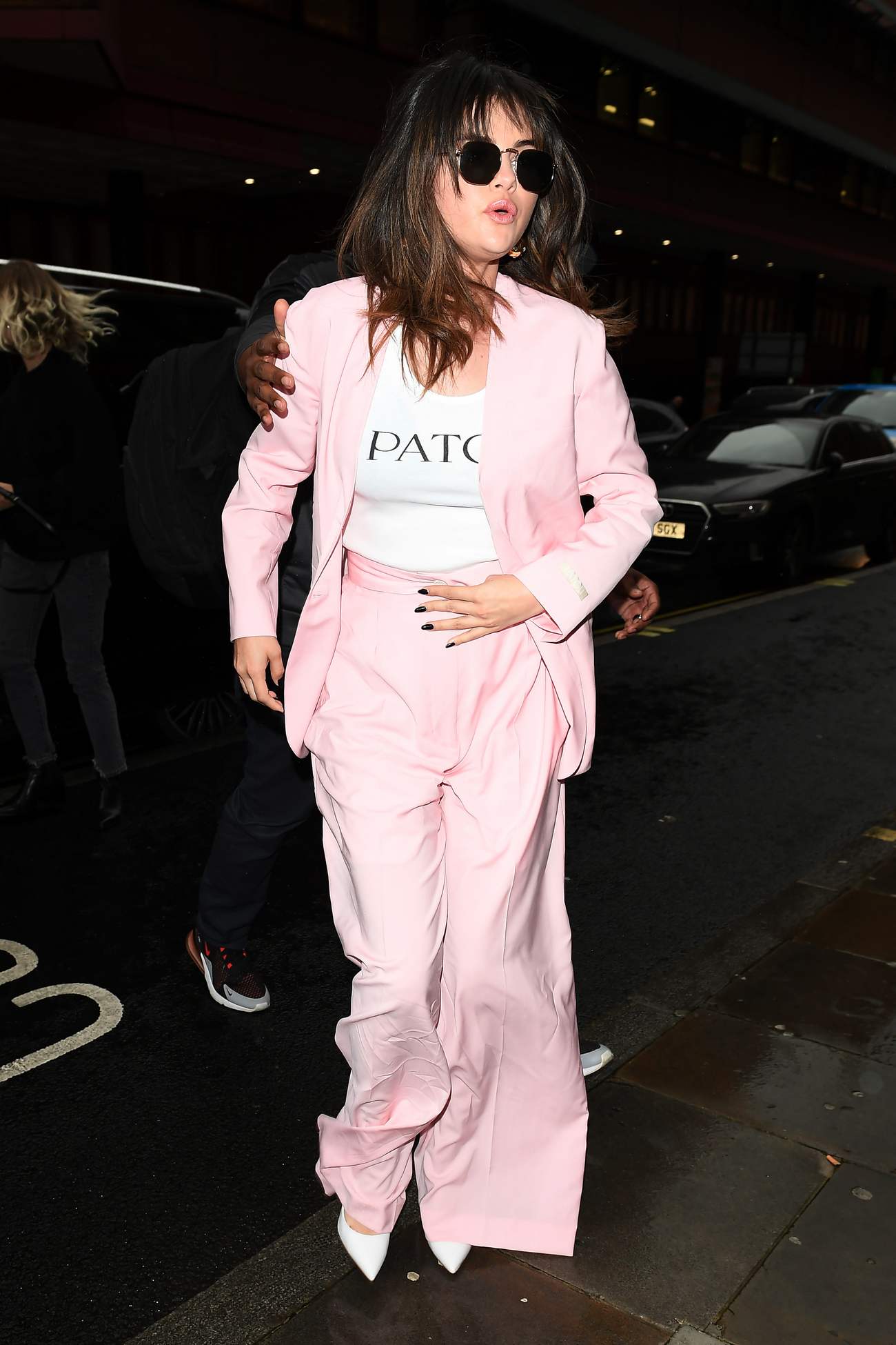 Selena_Gomez_-_out_and_about_in_London2C_UK_12122019-11.jpg