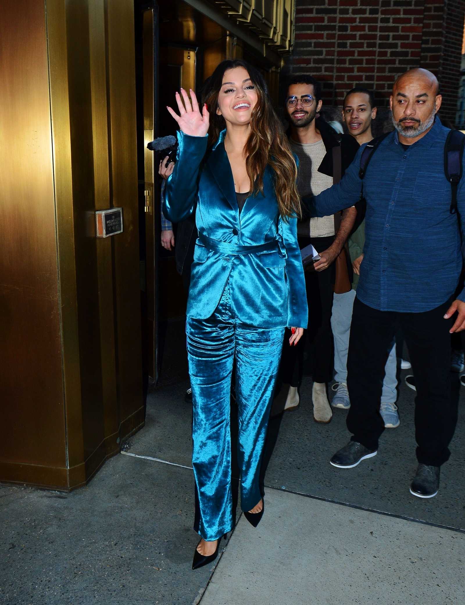 Selena_Gomez_-_out_and_about_in_NY_October_282C_2019-03.jpg