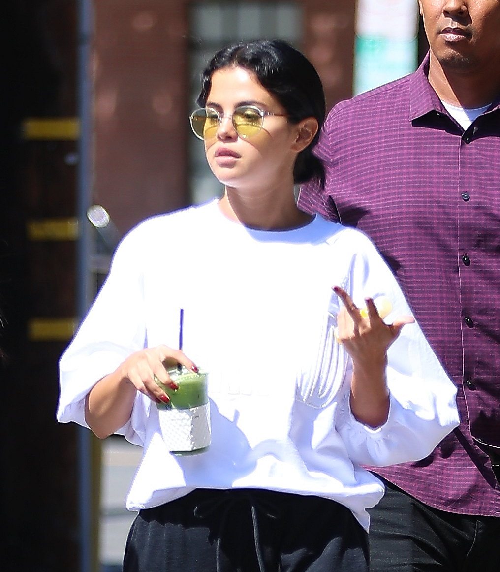 Selena_Gomez_-_out_in_Studio_City2C_September_222C_2018-05.jpg
