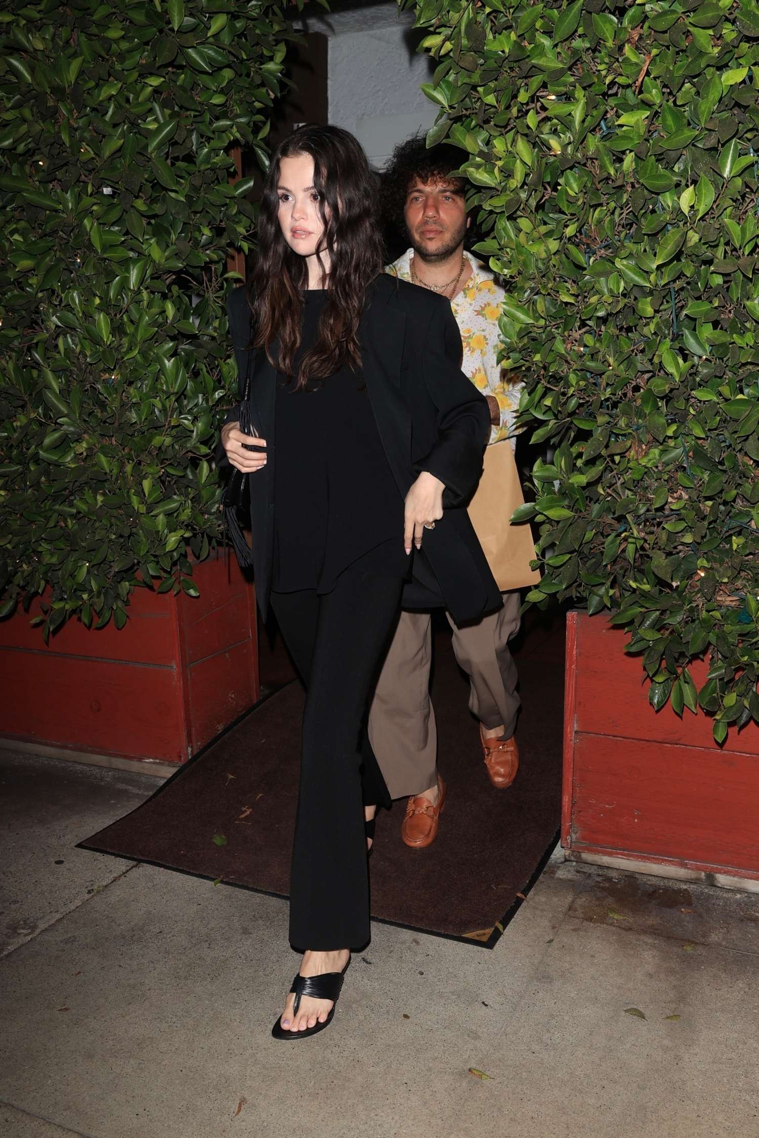 Selena_Gomez_-_out_to_dinner_at_Giorgio_Baldi2C_Santa_Monica_CA_-_July_132C_2025_06.jpg