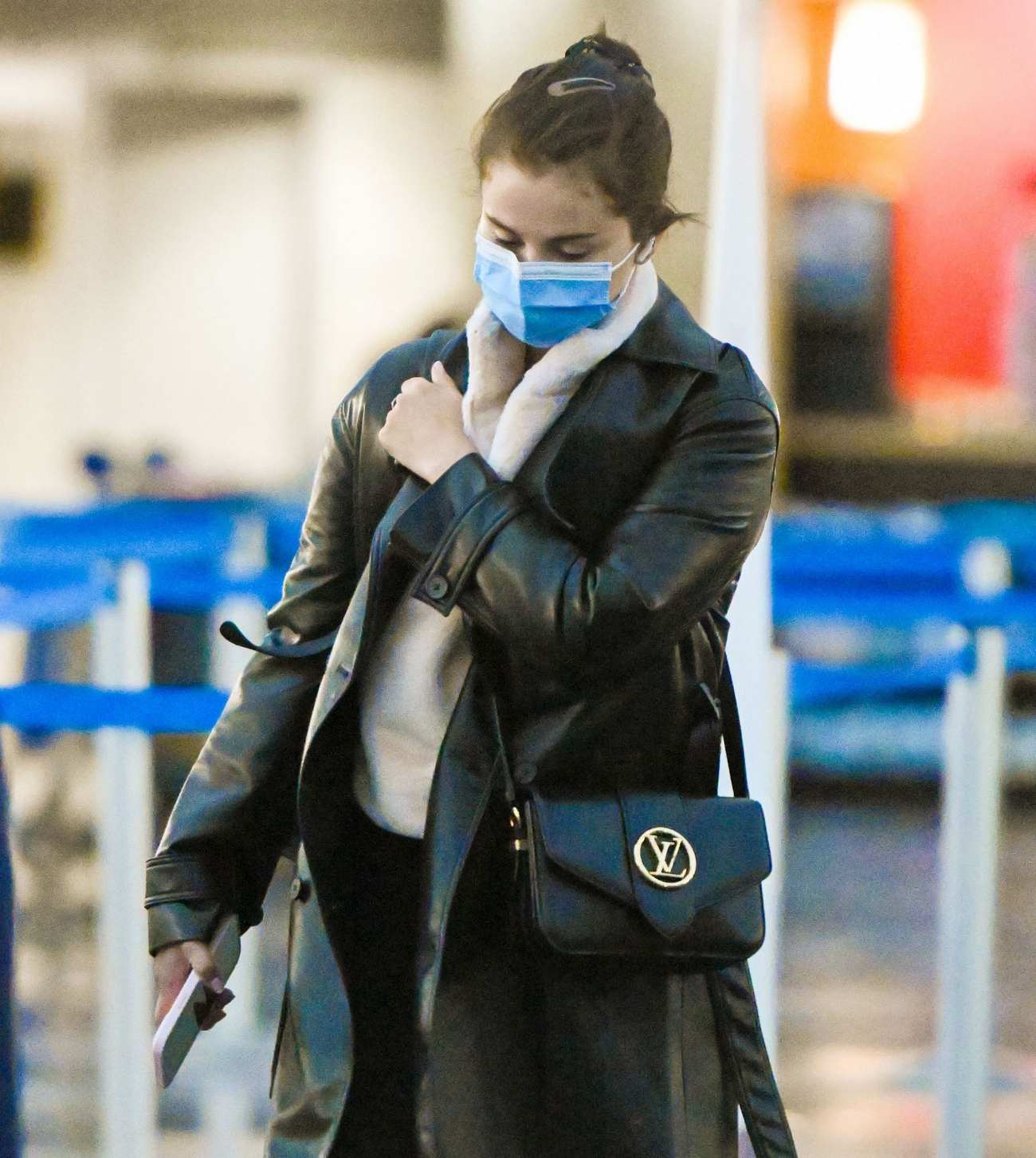 Selena_Gomez_-_seen_arriving_at_JFK_Airport_in_New_York2C_0508202201.jpg