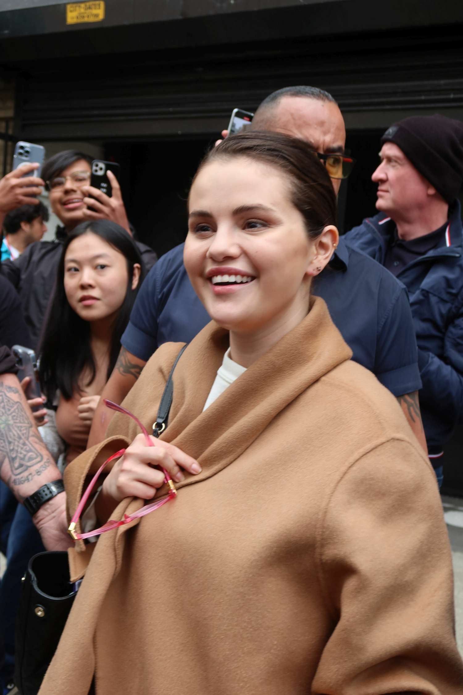 Selena_Gomez_-_seen_filming_Only_Murders_in_the_Building_in_New_York_City_-_April_62C_202305.jpg