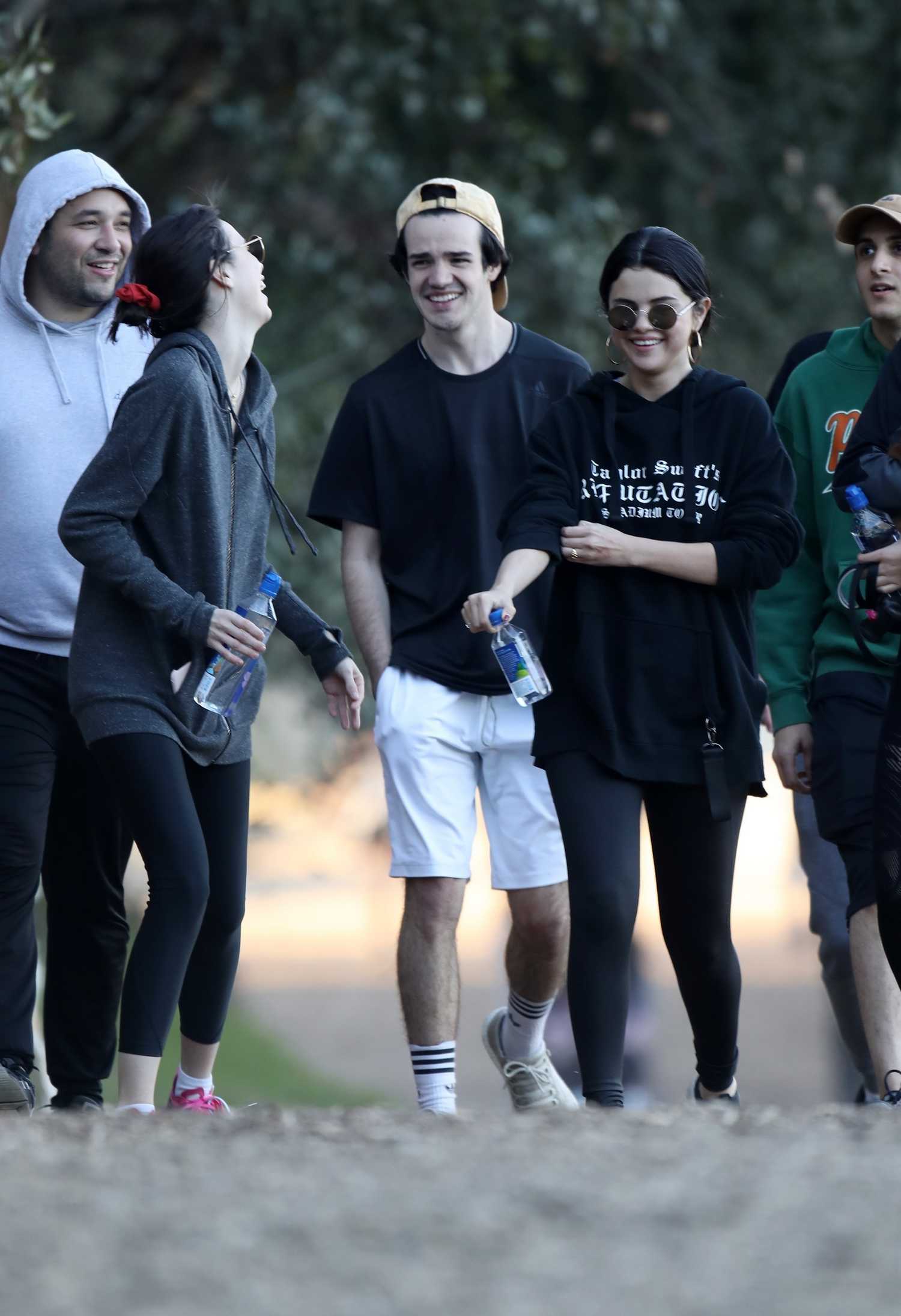 Selena_Gomez_-_seen_hiking_in_LA_01042019-04.jpg