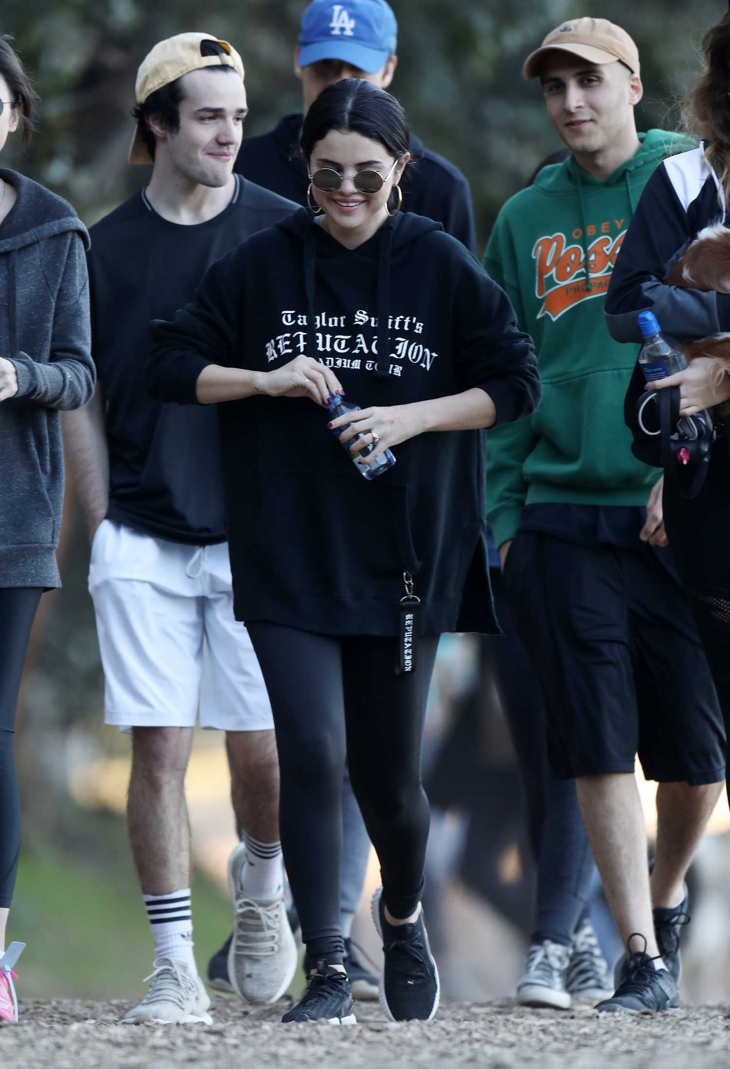 Selena_Gomez_-_seen_hiking_in_LA_01042019-05.jpg