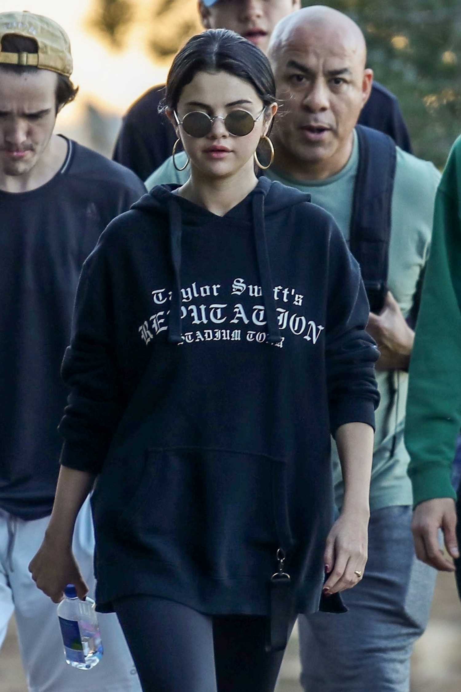 Selena_Gomez_-_seen_hiking_in_LA_01042019-08.jpg