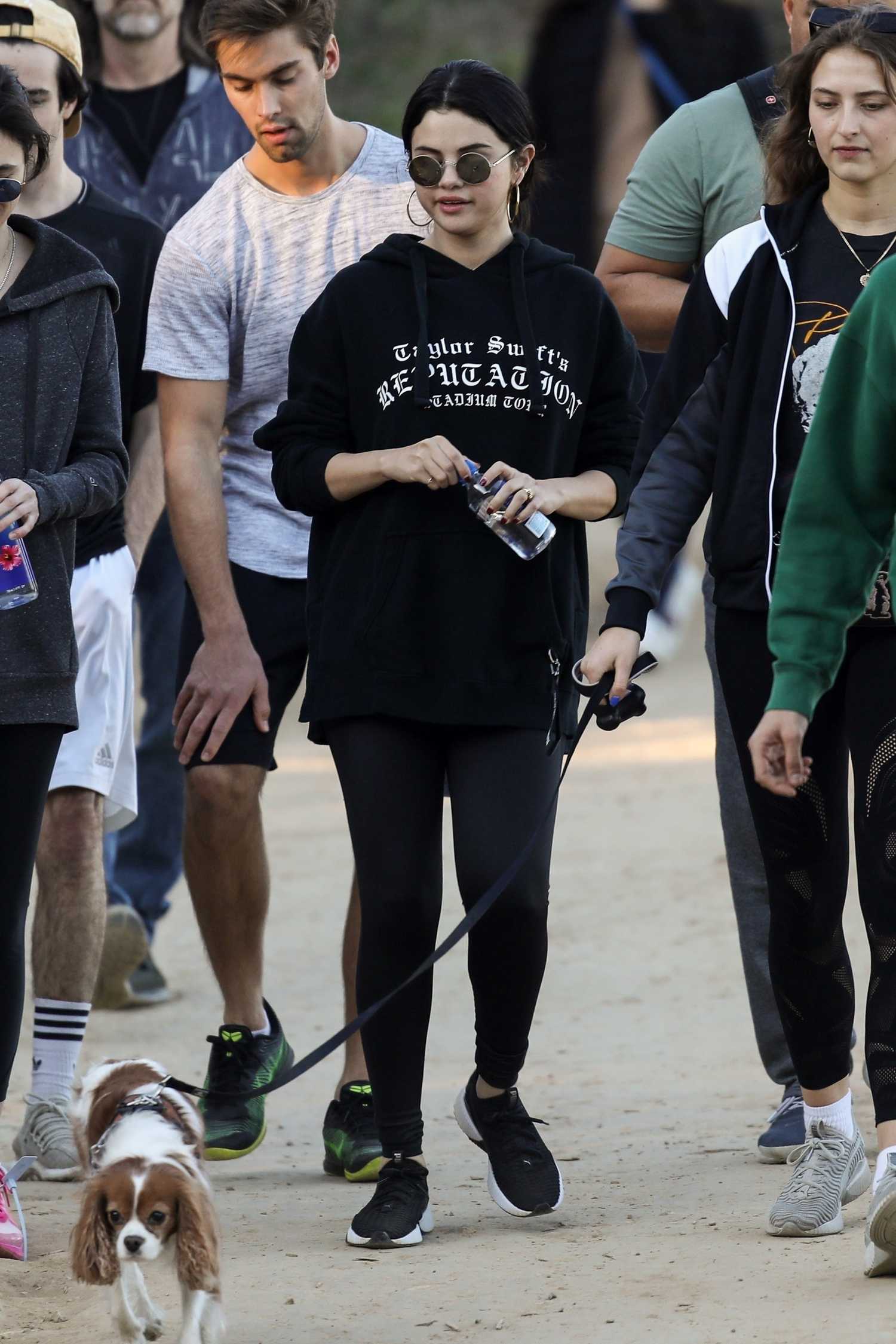 Selena_Gomez_-_seen_hiking_in_LA_01042019-09.jpg