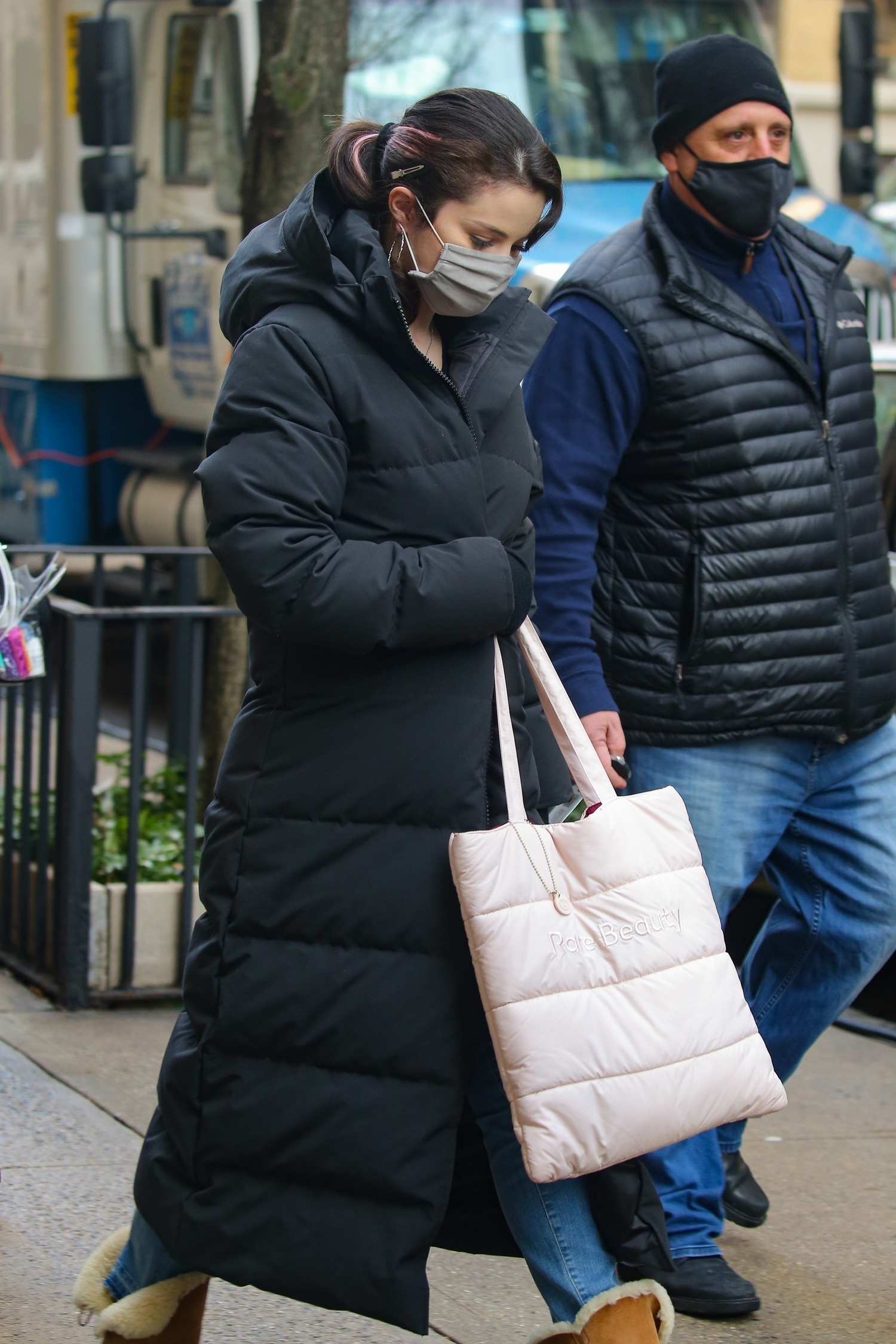 Selena_Gomez_-_spotted_on_the_set_of__Only_Murders_in_the_Building__in_New_York2C_01202021_02.jpg