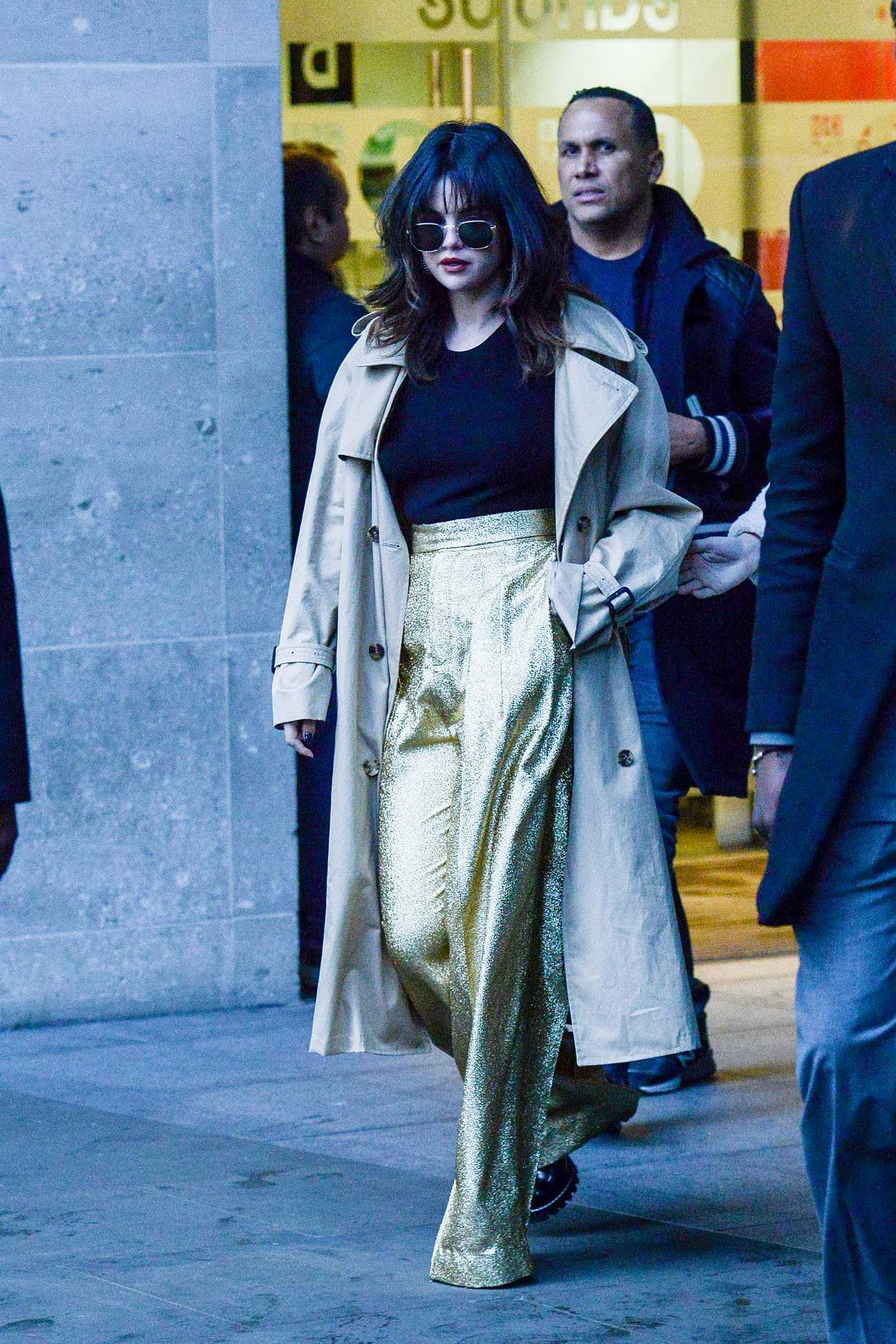 Selena_Gomez_-_steps_out_of_BBC_radio_studios_in_London2C_England__12112019-01.jpg