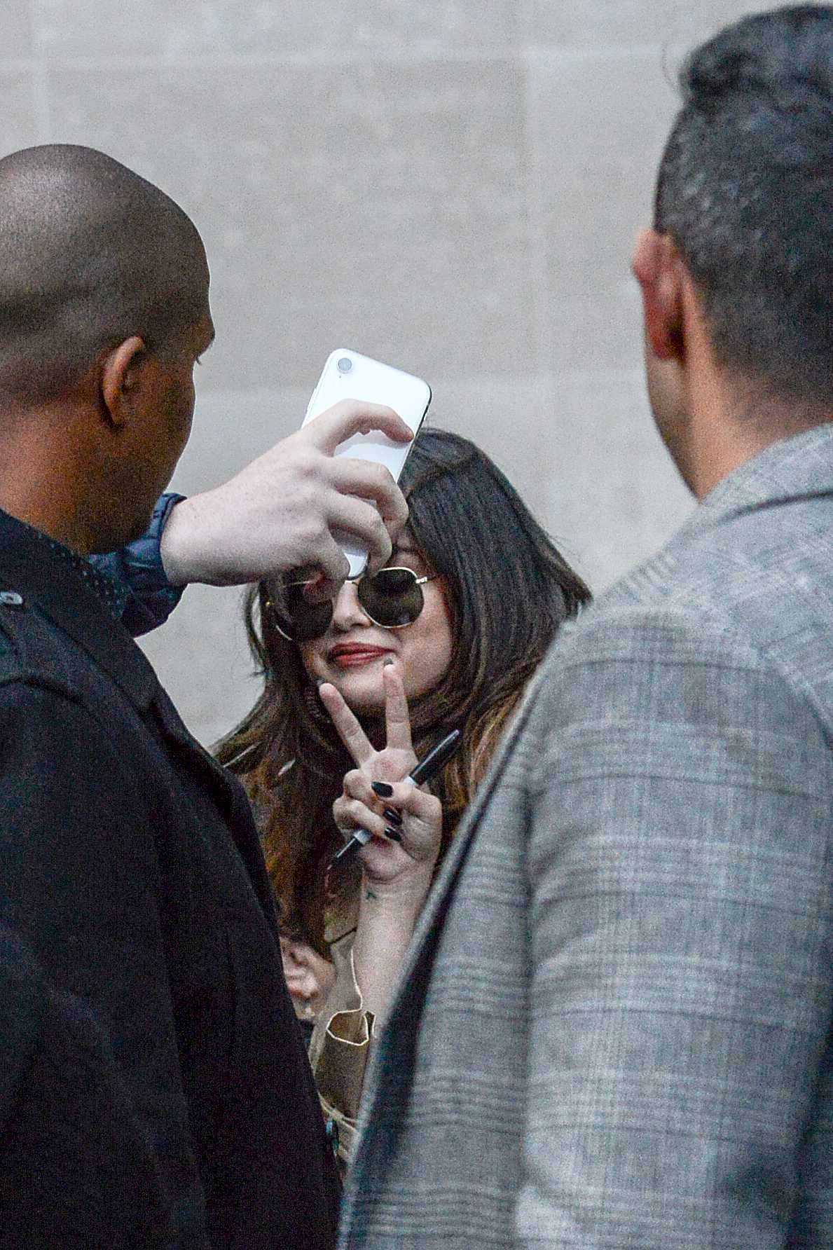 Selena_Gomez_-_steps_out_of_BBC_radio_studios_in_London2C_England__12112019-06.jpg