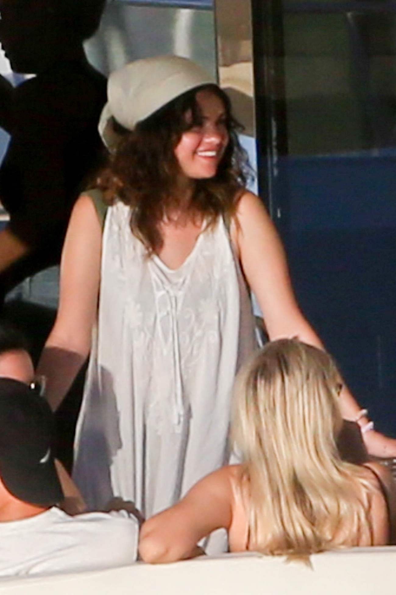 Selena_Gomez_-_stuns_as_she_soaks_up_the_sun_in_a_green_bikini_in_Hawaii2C_HI__12312019-06.jpg