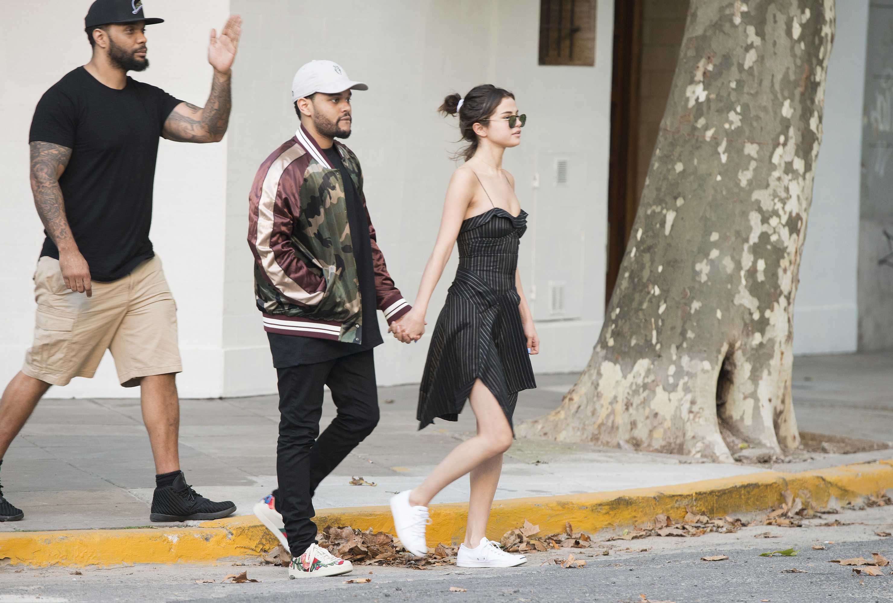 Selena_Gomez_-_with_The_Weeknd_in_Buenos_Aires_on_March_28-02.jpg