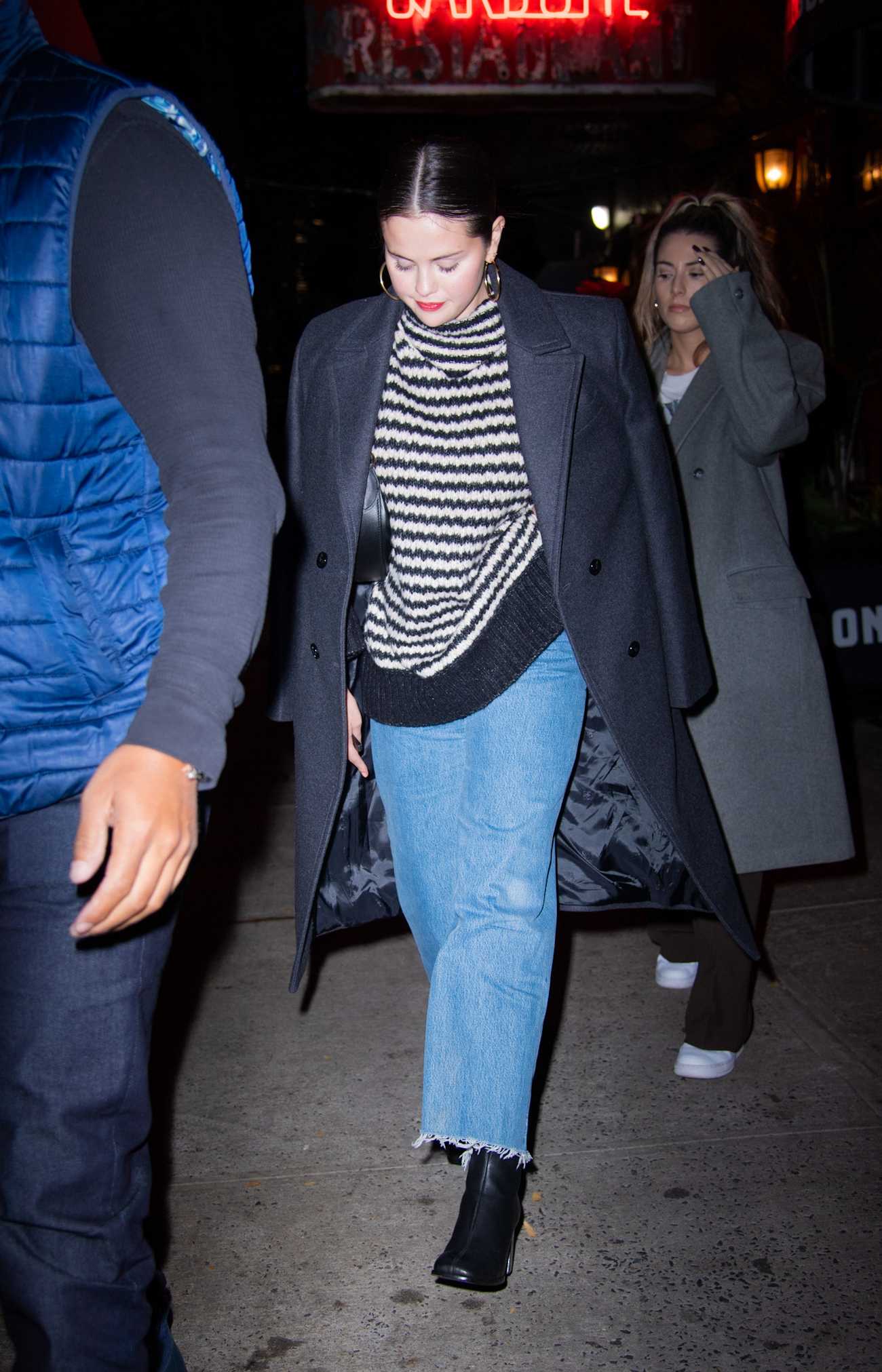 Selena_Gomez_Is_Spotted_Eating_At_Carbone_In_New_York_City_-_October_19_202201.jpg