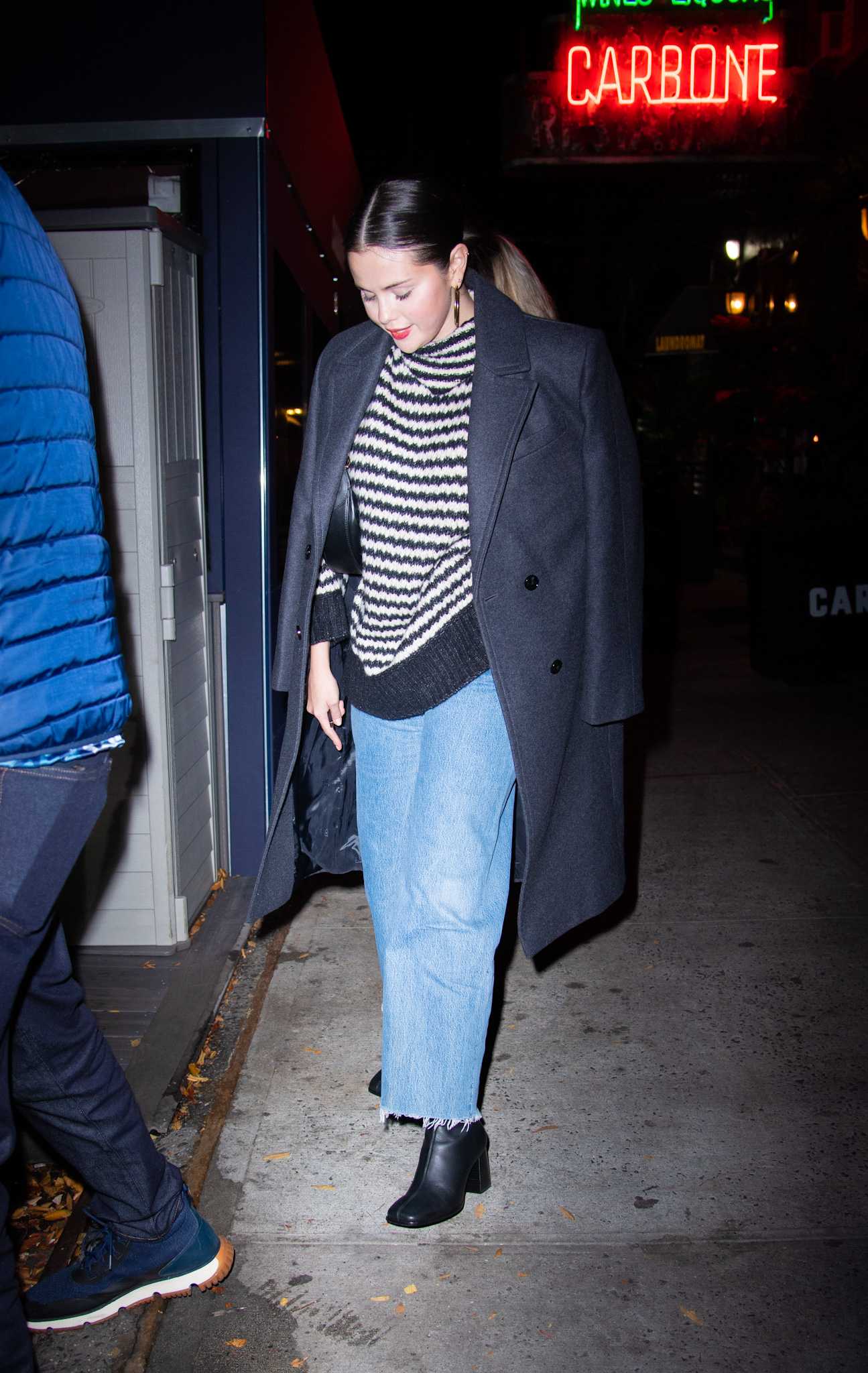 Selena_Gomez_Is_Spotted_Eating_At_Carbone_In_New_York_City_-_October_19_202203.jpg