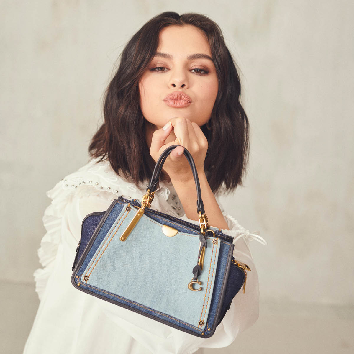Selena_Gomez_X_Coach_28201929-03.jpg