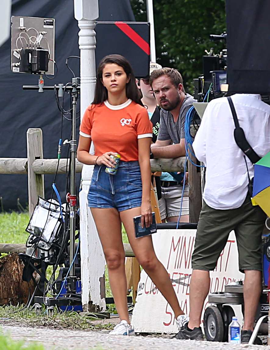 Selena_Gomez___Austin_Butler_-_On_the_set_of__The_Dead_Don_t_Die__in_upstate_NY_August_22C_2018-08.jpg