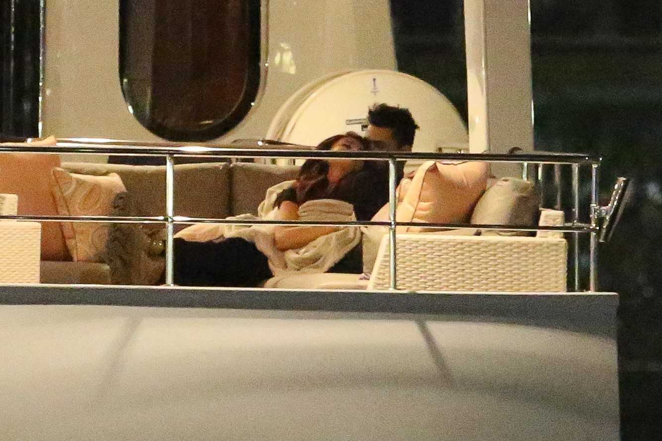 Selena_Gomez_and_The_Weeknd_-_On_a_yacht_in_Marina_del_Rey_on_Feb_11-01.jpg