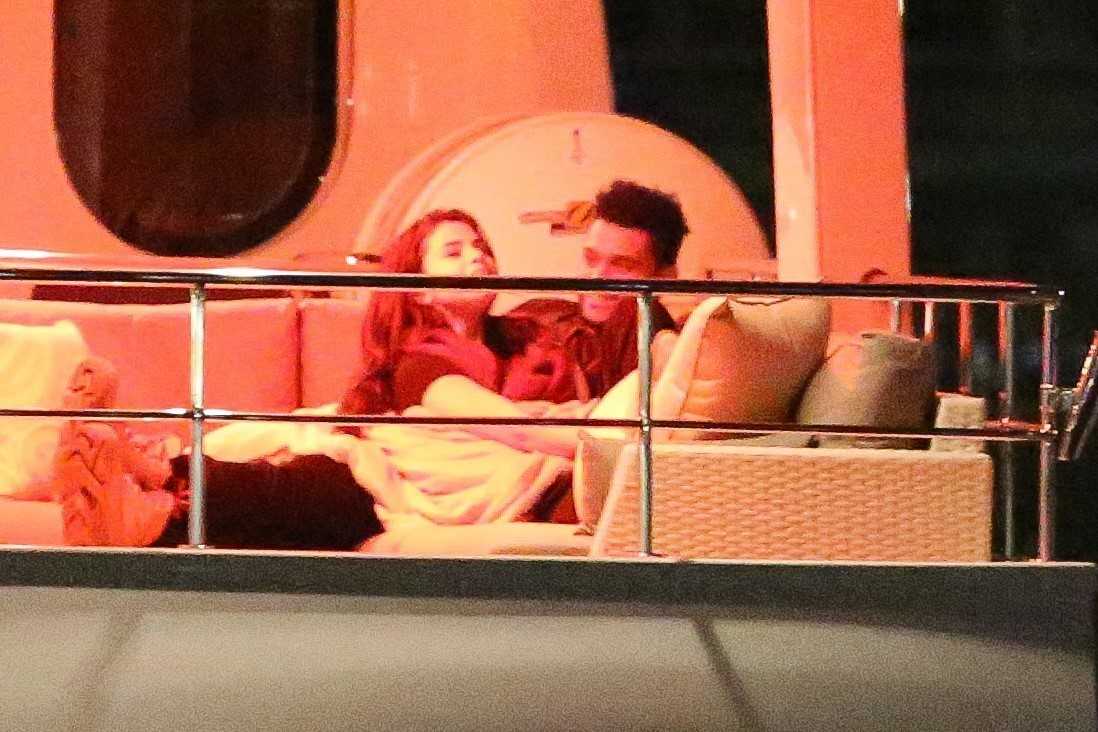 Selena_Gomez_and_The_Weeknd_-_On_a_yacht_in_Marina_del_Rey_on_Feb_11-02.jpg