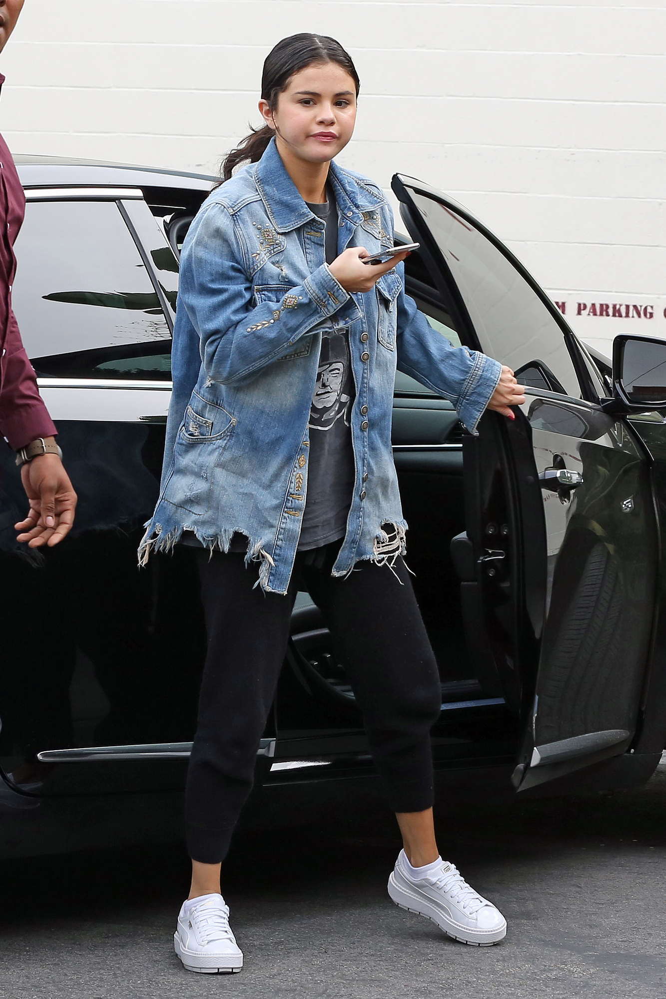 Selena_Gomez_and_a_friend_visits_Millwick_wedding_venue_in_Downtown_LA_-_December_213.jpg
